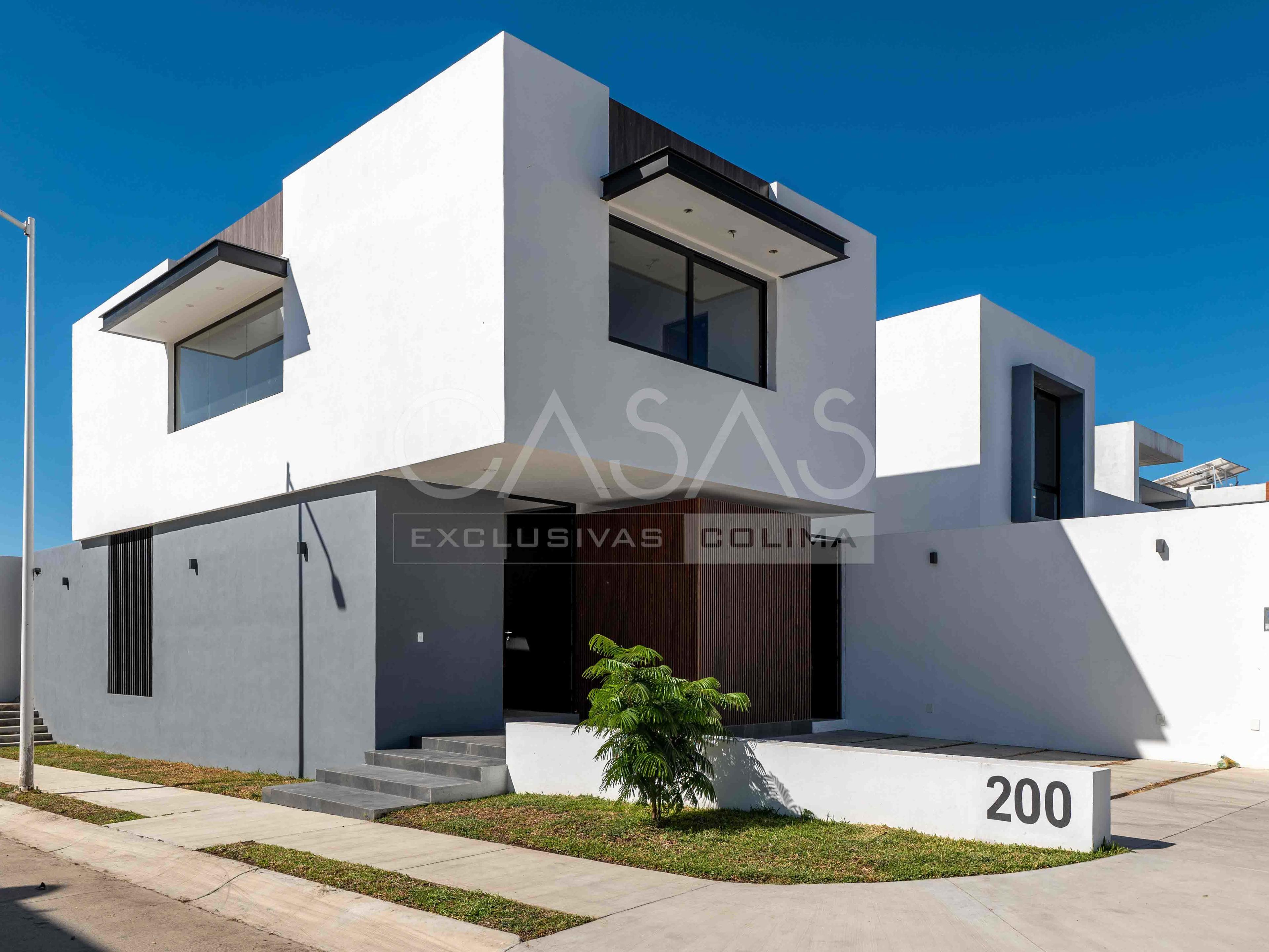 Imagen de Bellísima residencia en venta en esquina, Zona norte de Colima