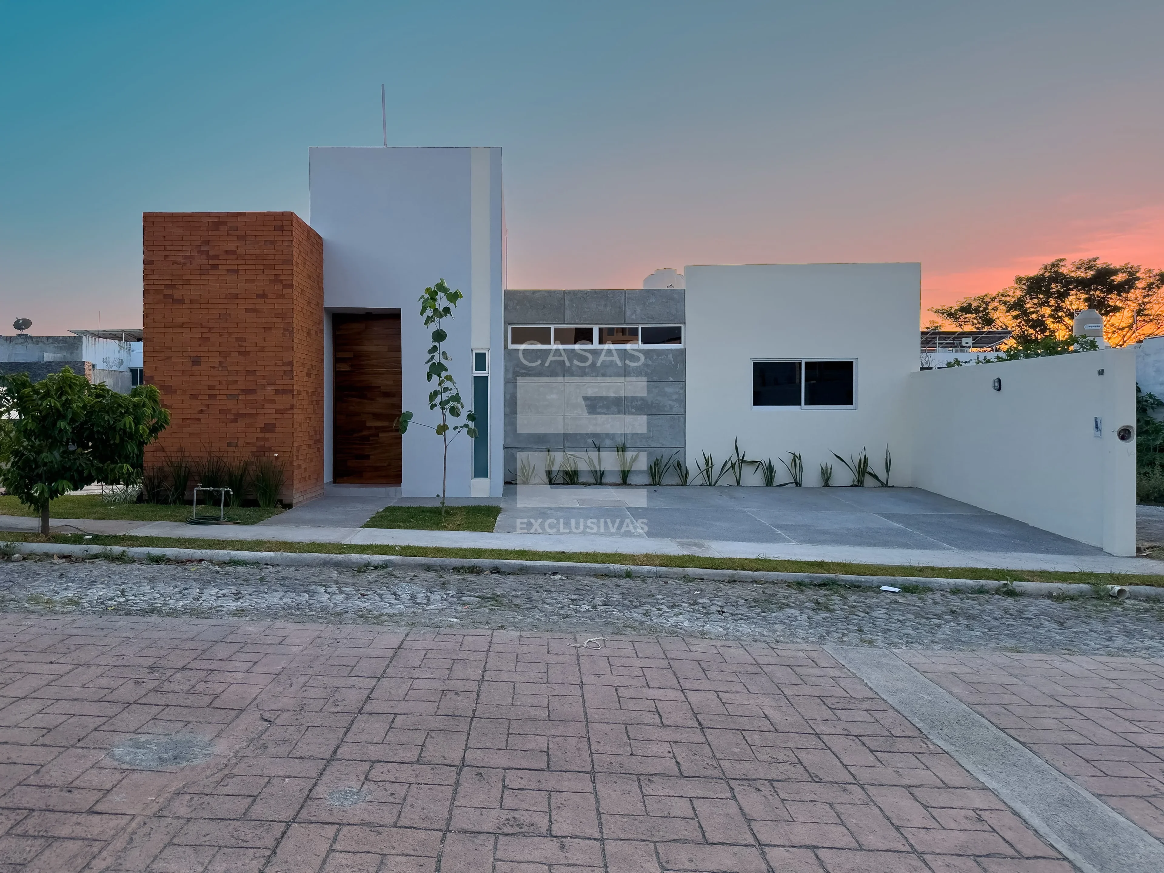 Casa en esquina con amplio terreno en zona norte de Colima 1