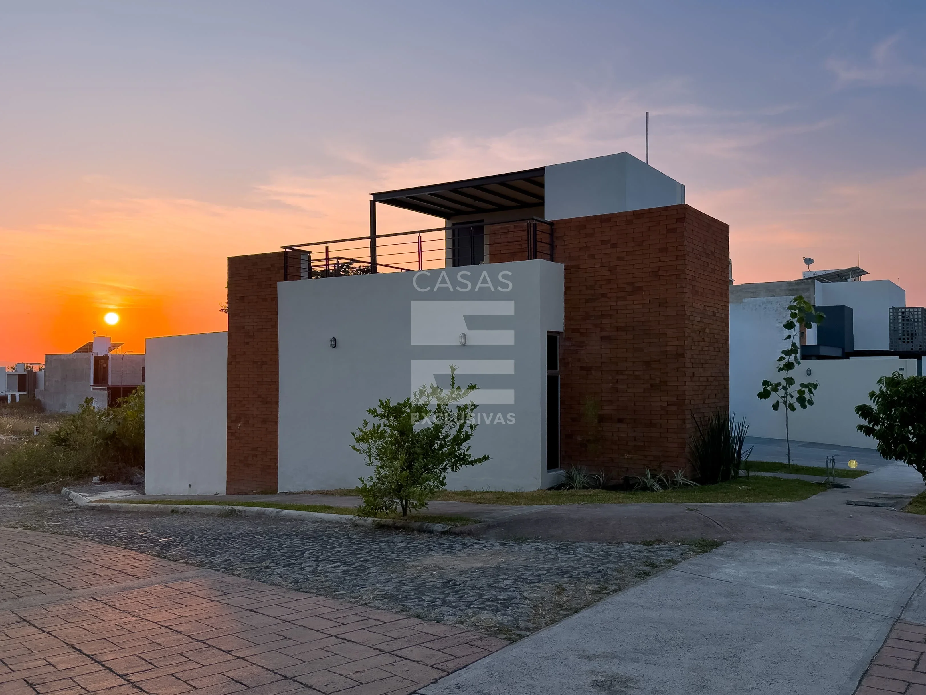 Casa en esquina con amplio terreno en zona norte de Colima 2