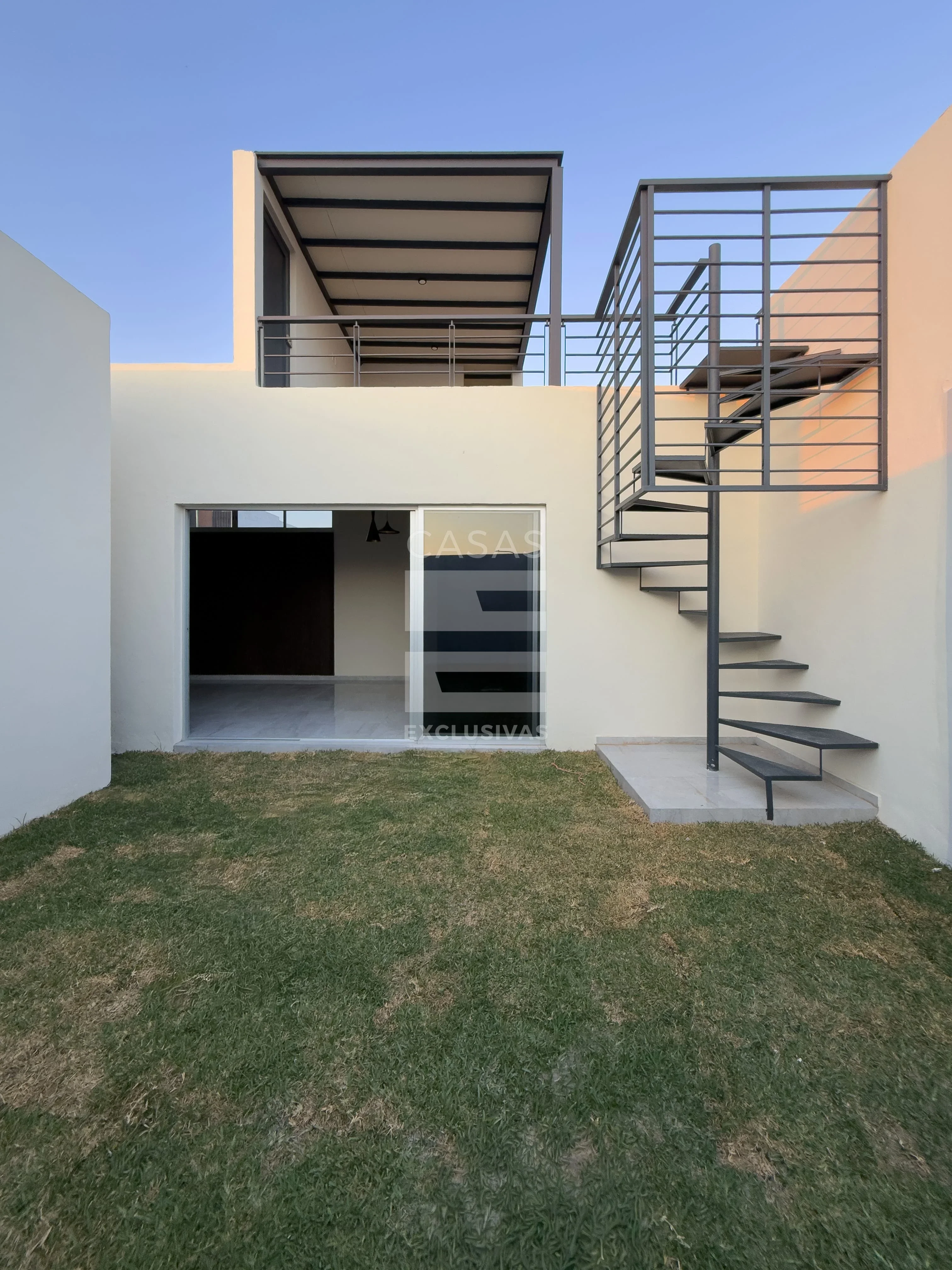 Casa en esquina con amplio terreno en zona norte de Colima 16