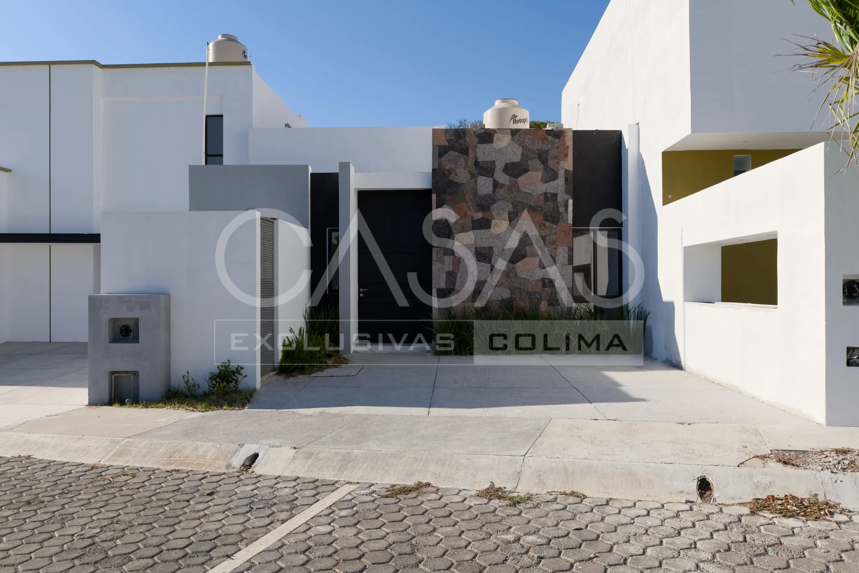 Hermosa casa en venta a unos pasos de Nogueras y Comala 1