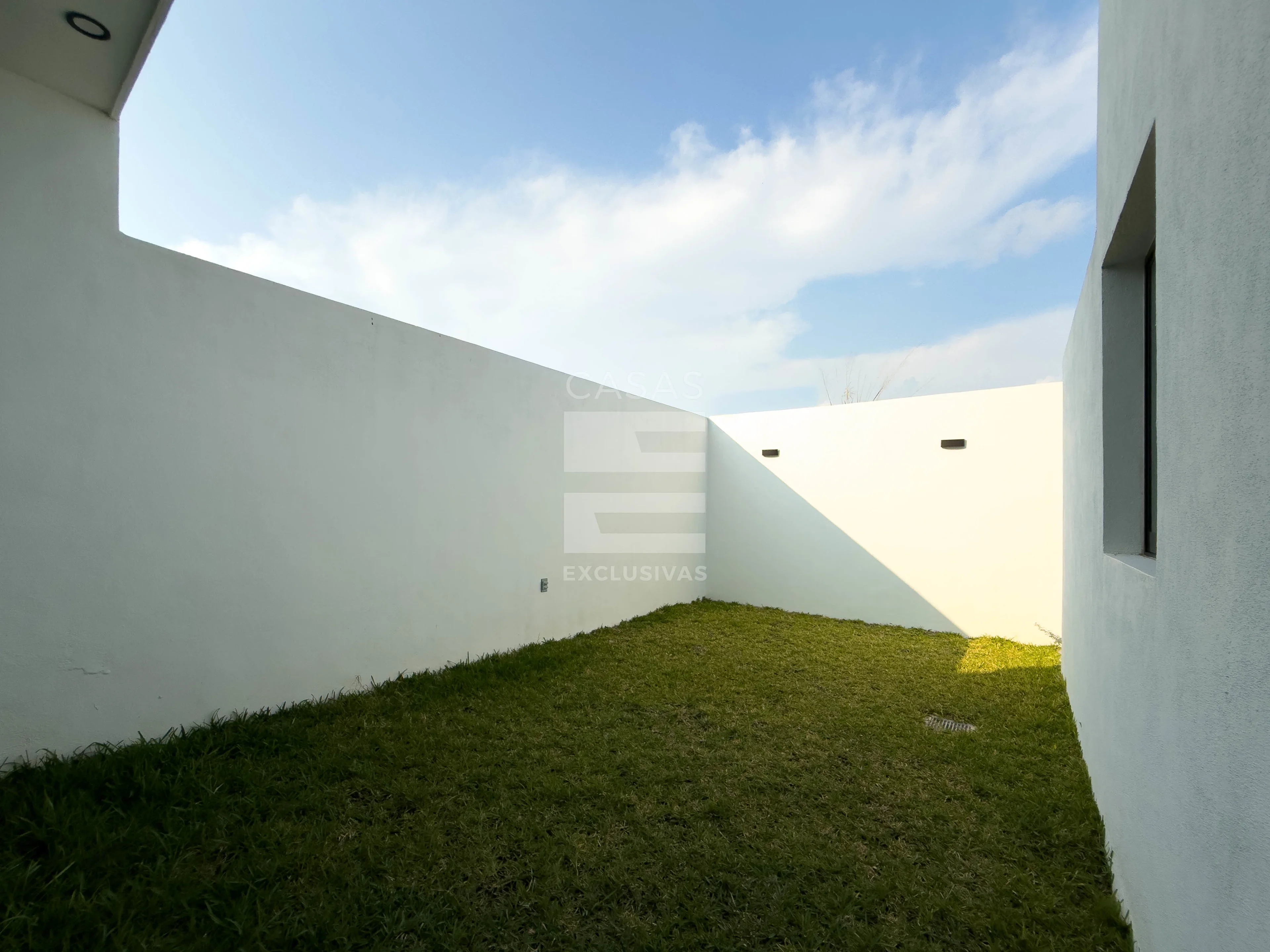 Hermosa casa en venta al norte de Colima con acabados en parota natural 7