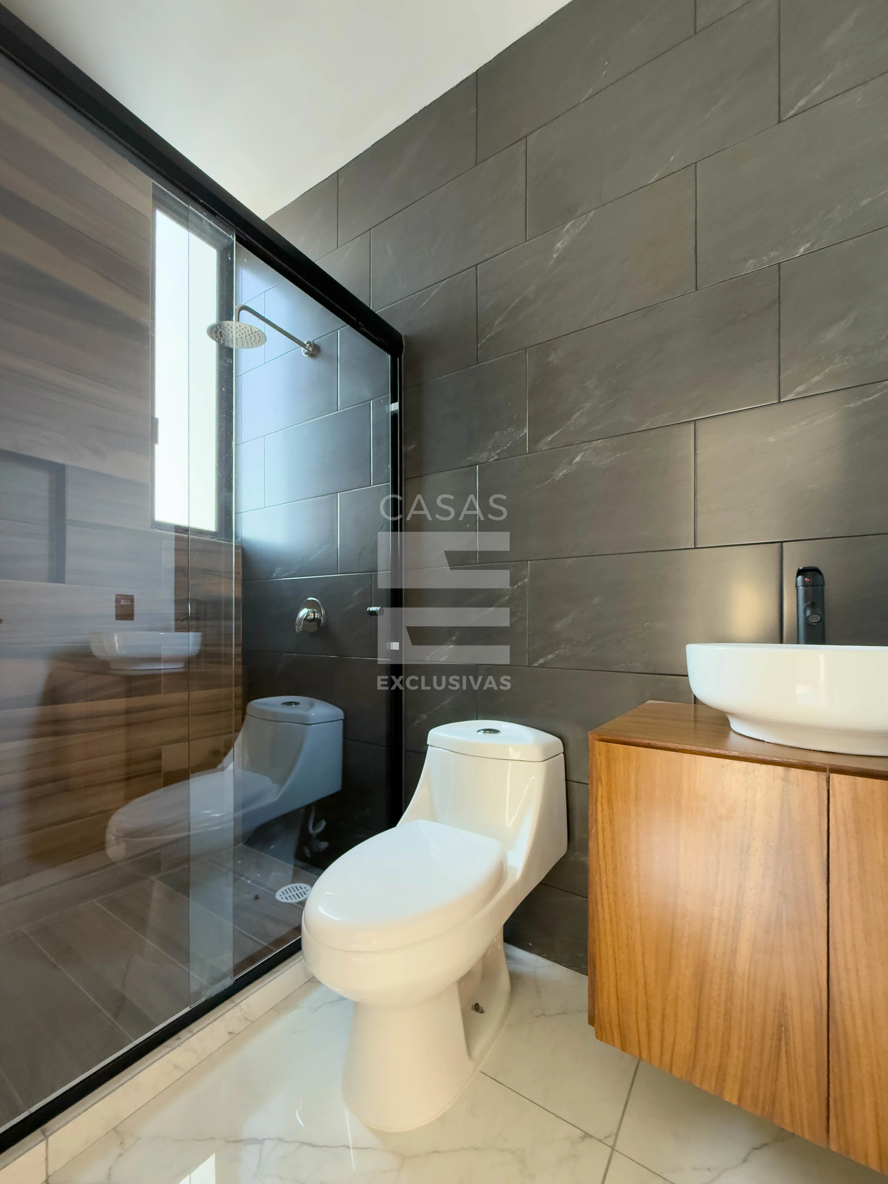 Hermosa casa en venta al norte de Colima con acabados en parota natural 11