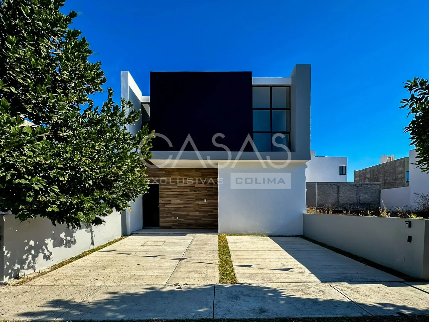 Preciosa casa en venta con jardín posterior súper amplio, zona norte de Colima 1