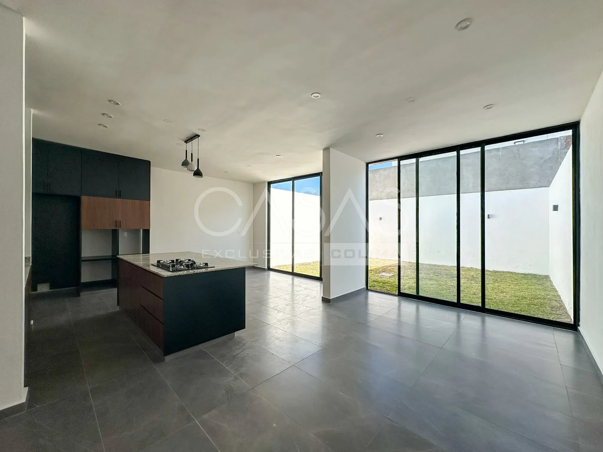 Preciosa casa en venta con jardín posterior súper amplio, zona norte de Colima 4