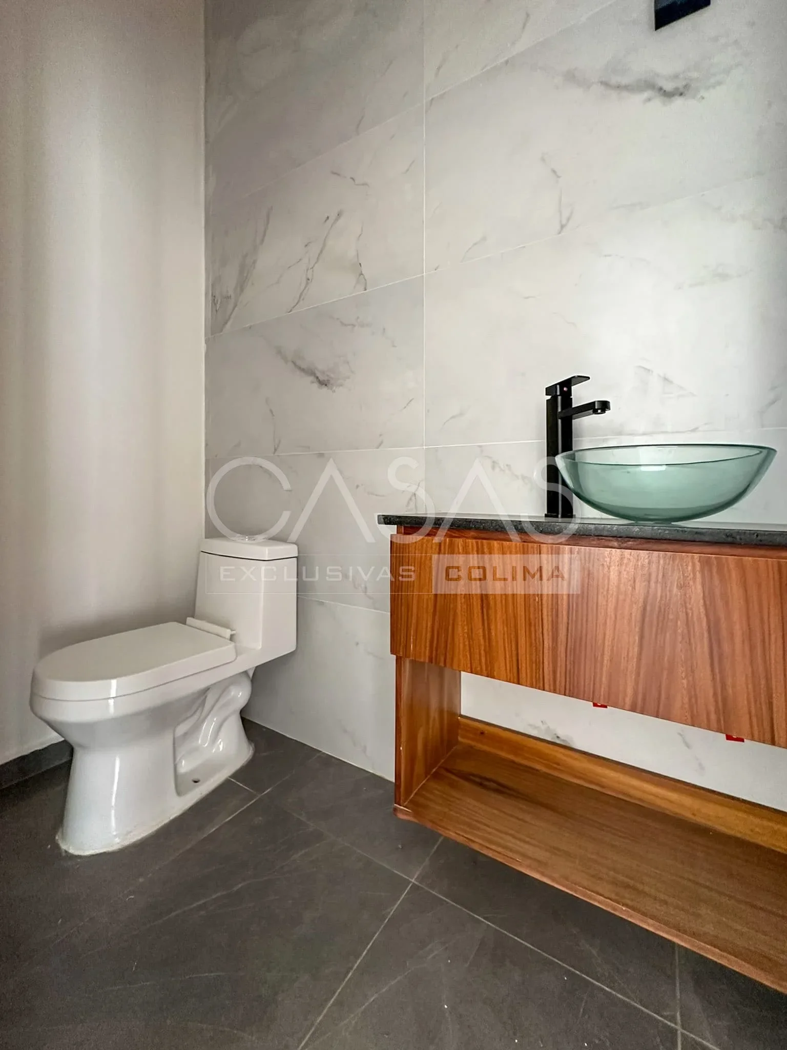 Preciosa casa en venta con jardín posterior súper amplio, zona norte de Colima 3