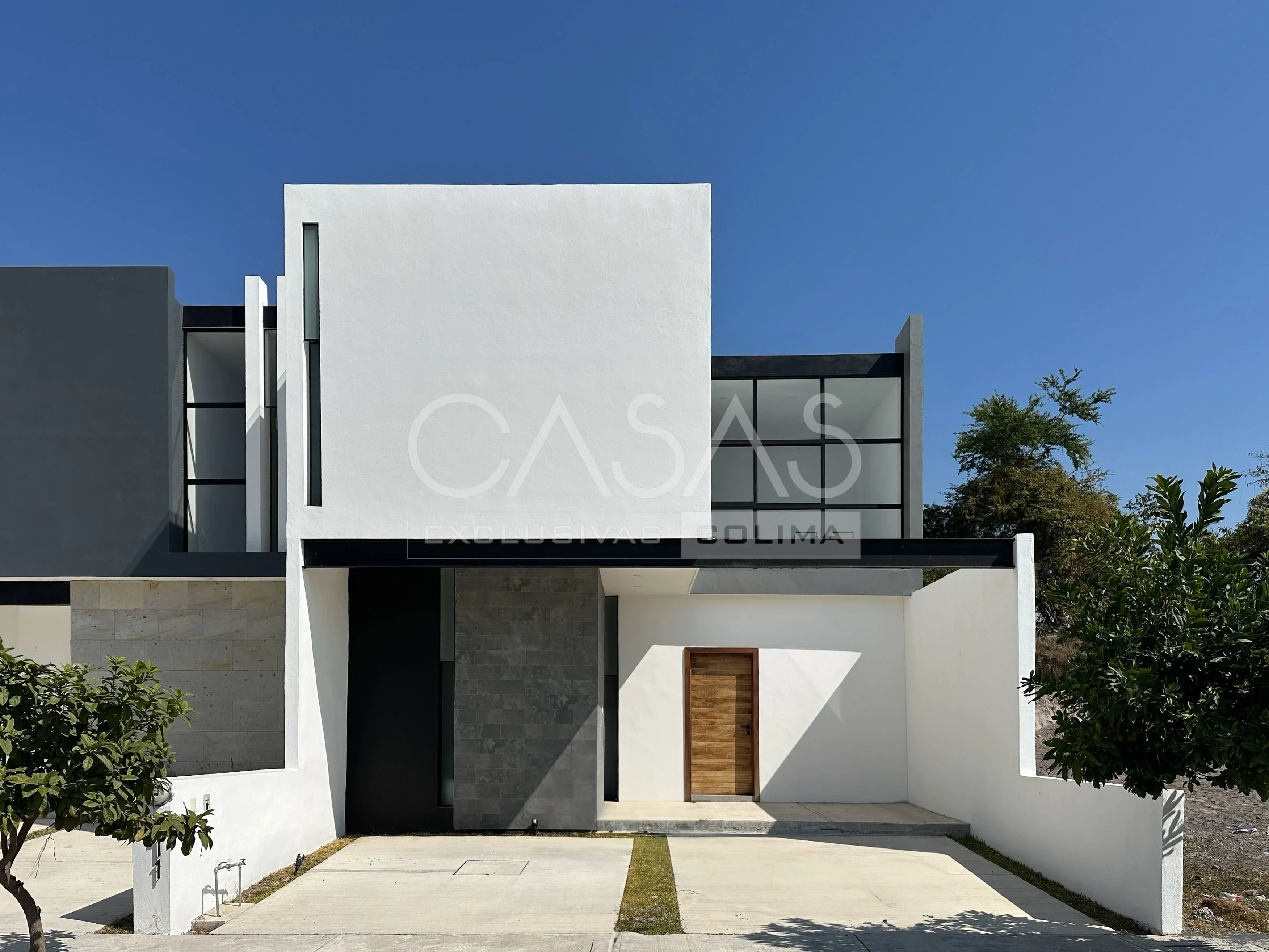 Bonita casa en venta con patio posterior muy amplio, subiendo por ex colegio Inglés 1