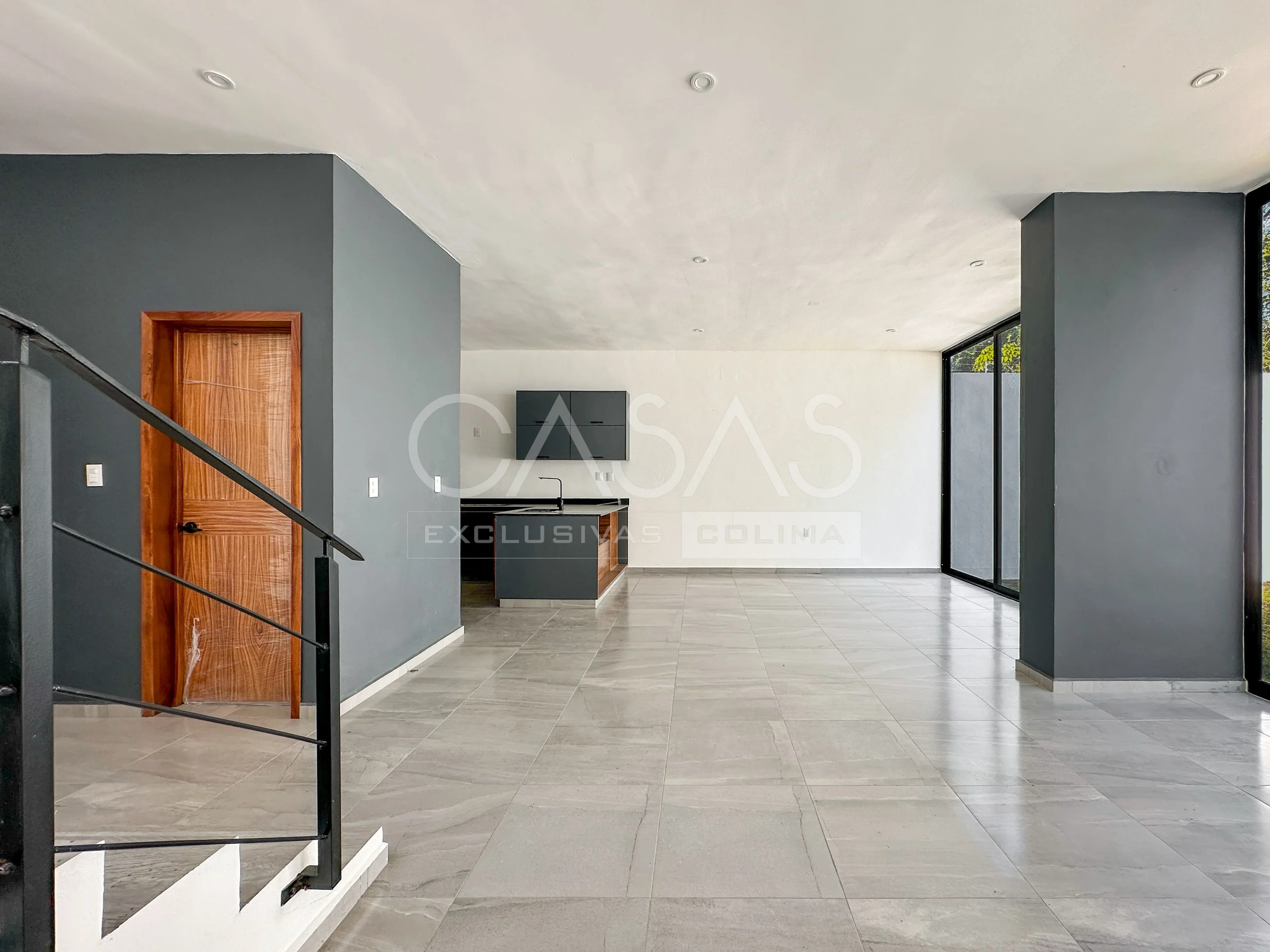 Bonita casa en venta con patio posterior muy amplio, subiendo por ex colegio Inglés 9