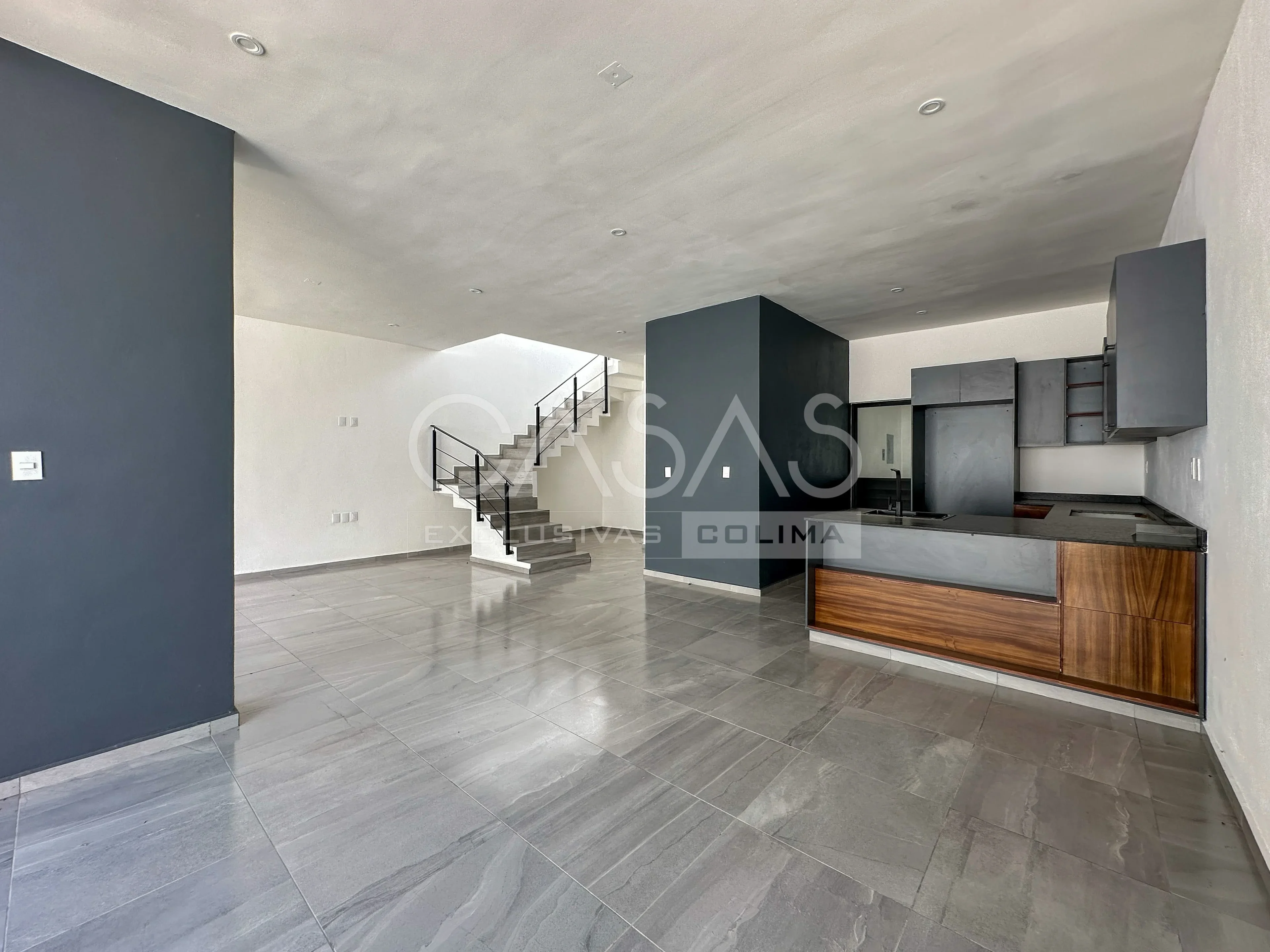 Bonita casa en venta con patio posterior muy amplio, subiendo por ex colegio Inglés 8