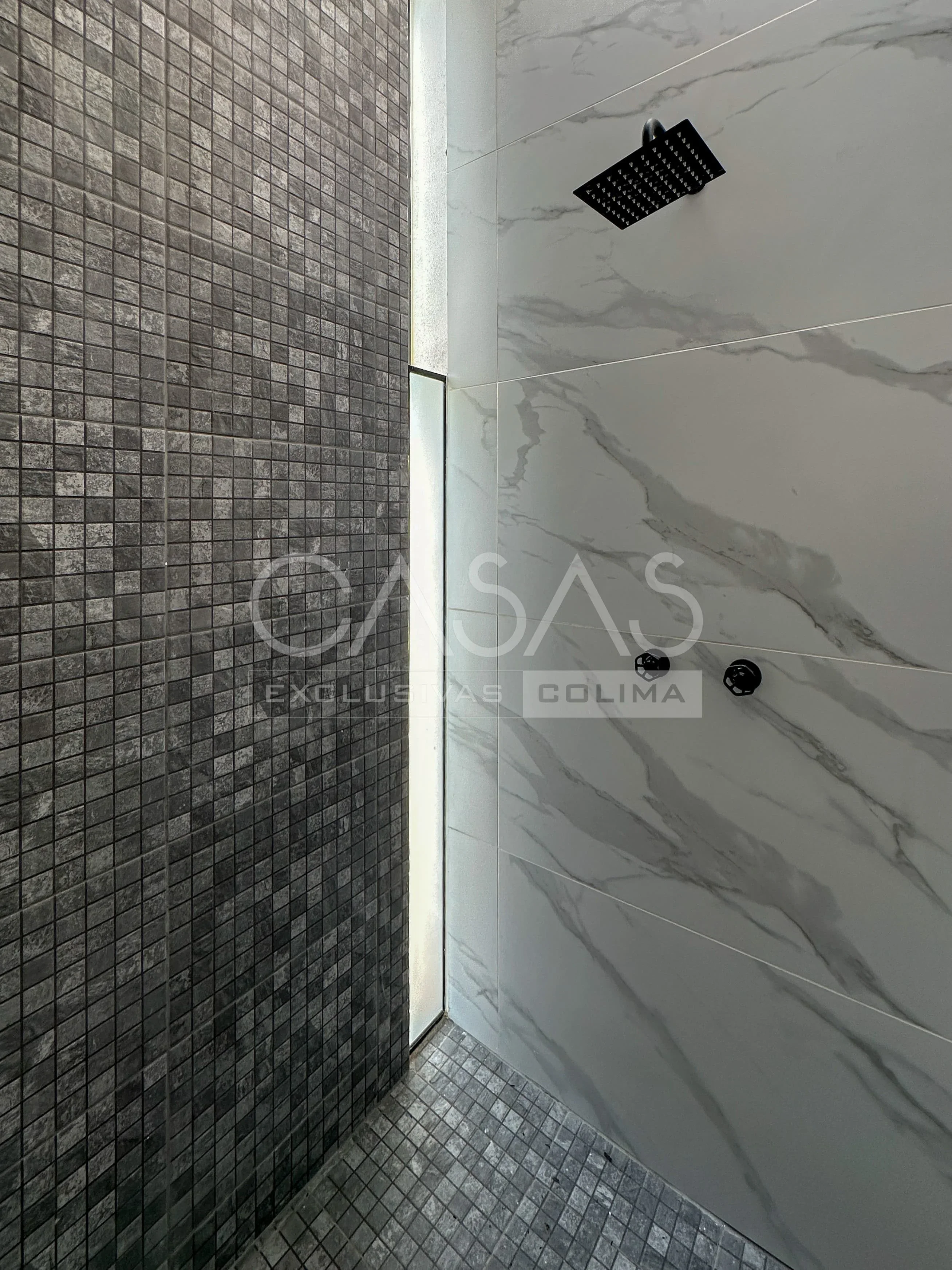 Bonita casa en venta con patio posterior muy amplio, subiendo por ex colegio Inglés 15