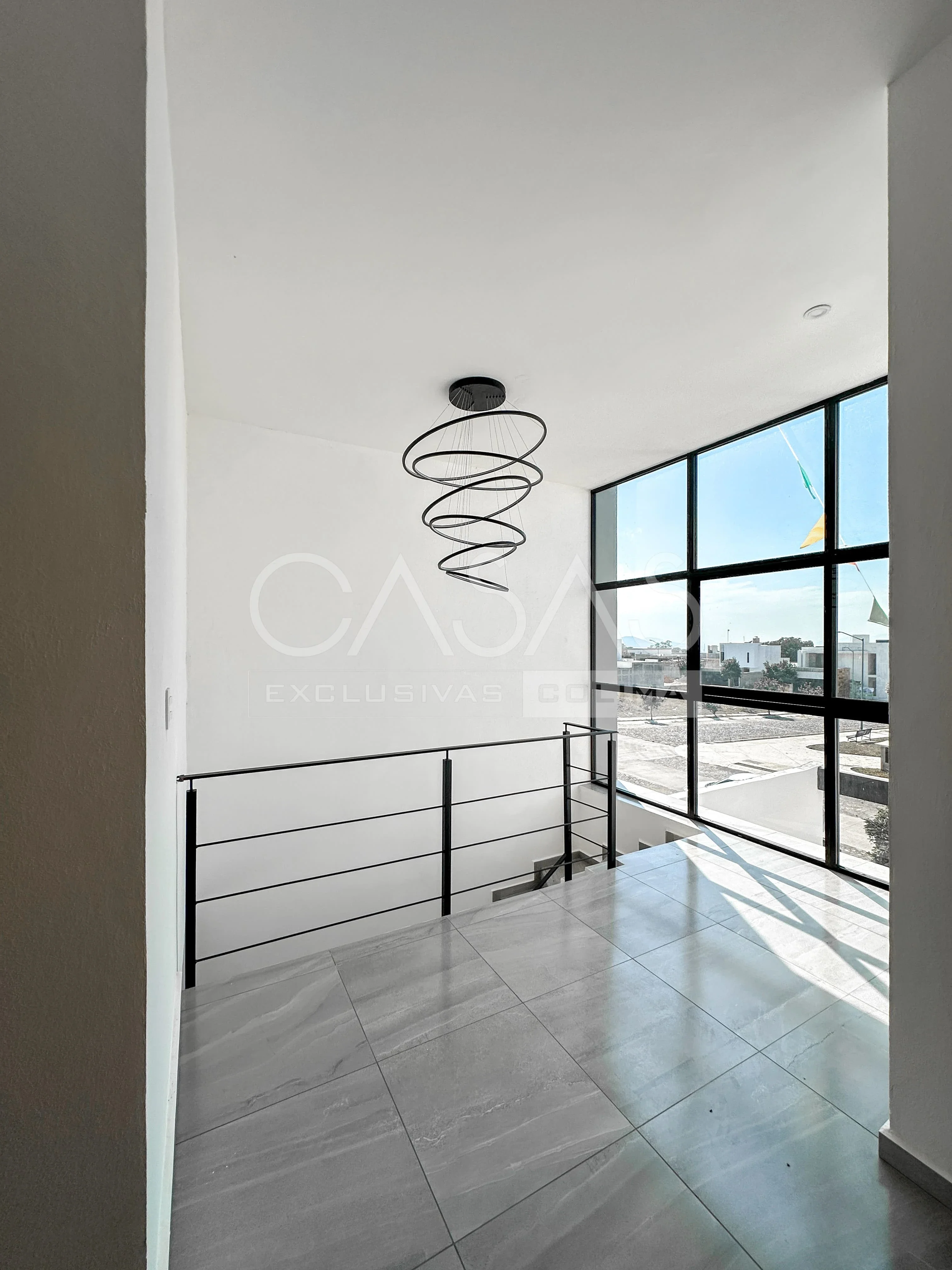 Bonita casa en venta con patio posterior muy amplio, subiendo por ex colegio Inglés 10