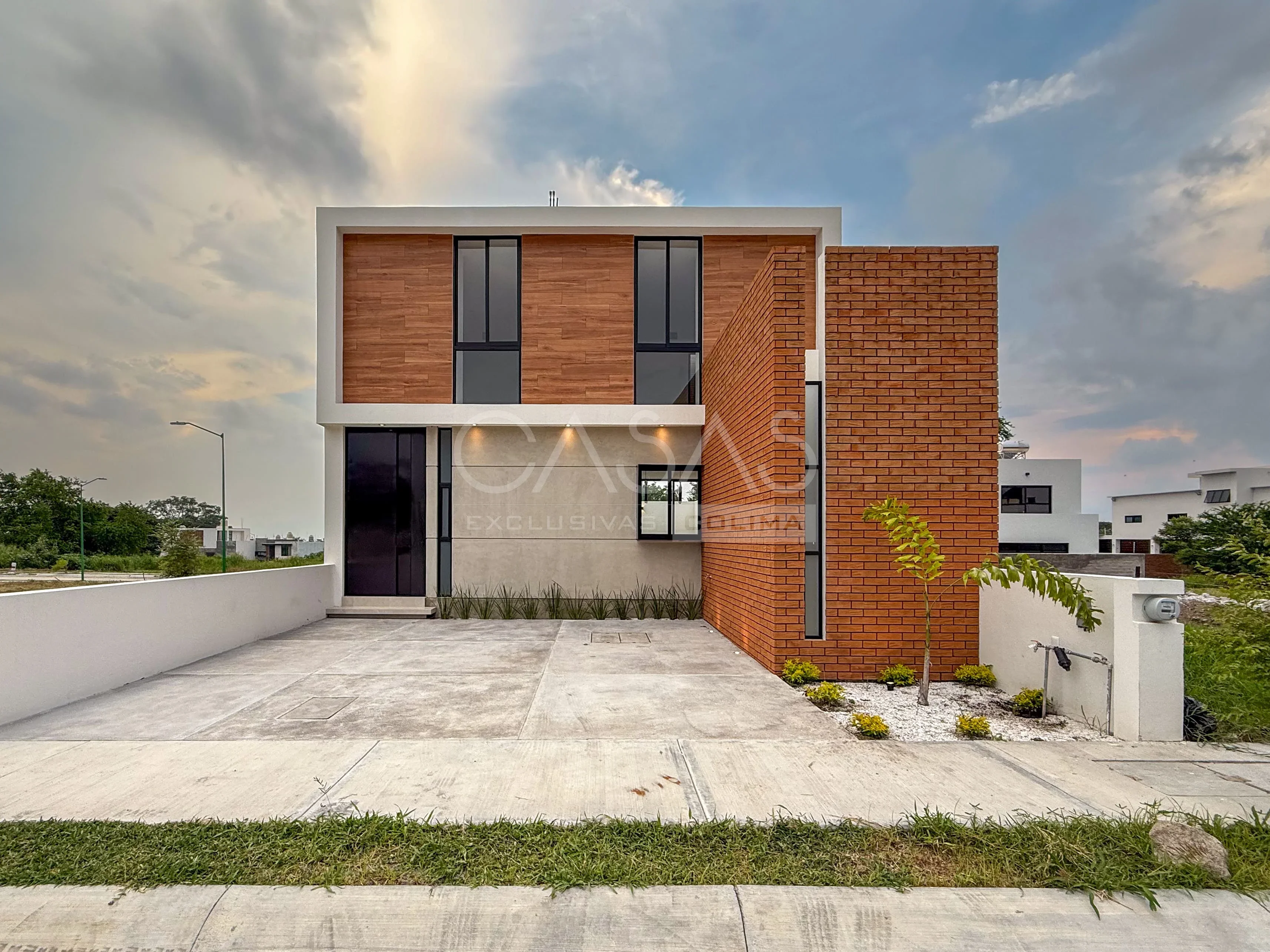 Hermosa casa en venta en nuevo desarrollo en zona norte en Colima 1