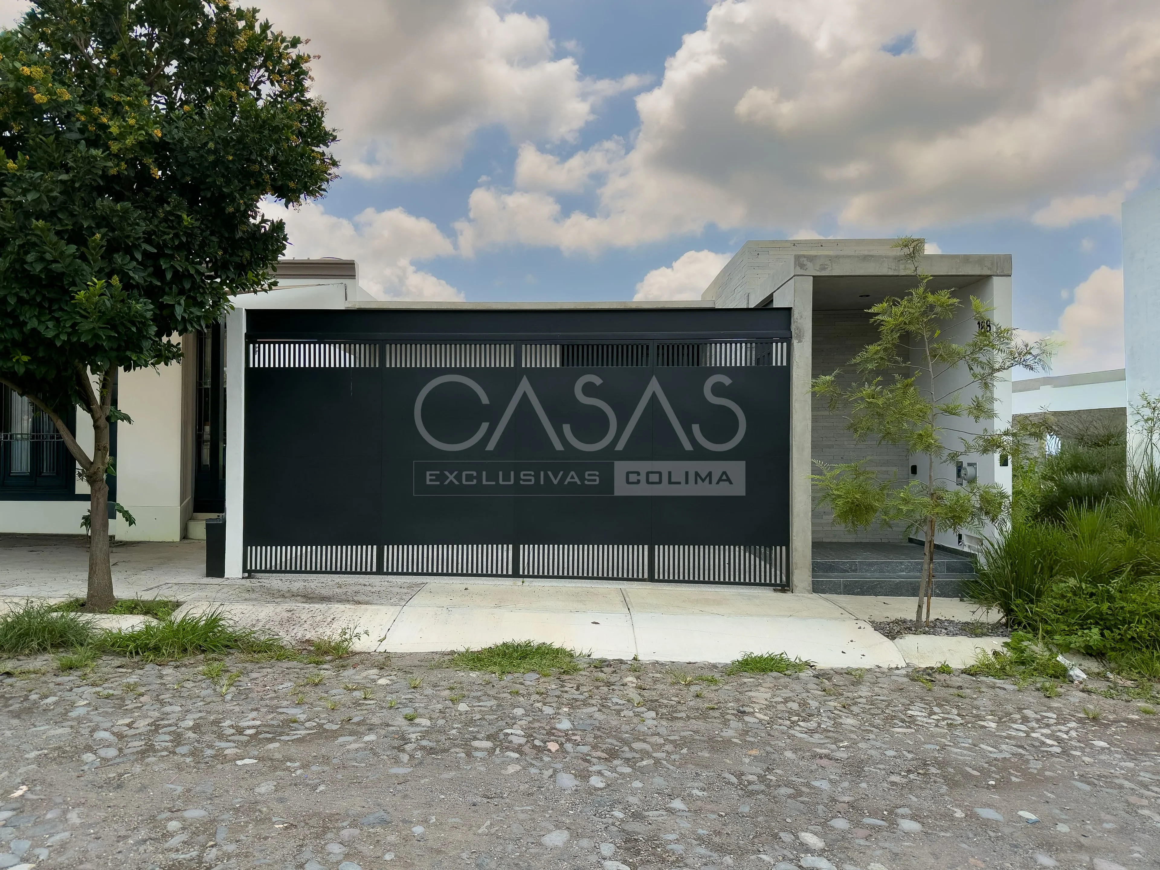 Preciosa casa en venta de alto lujo en zona residencial al norte de Colima 1