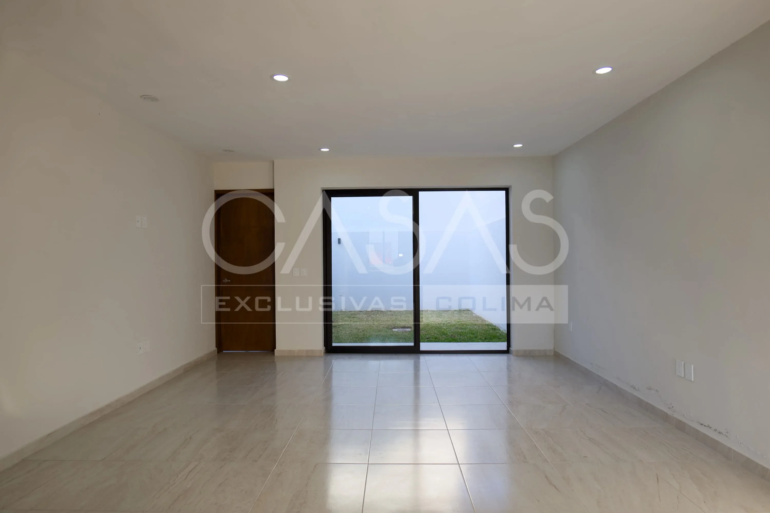 Hermosa casa en venta sobre avenida principal, zona norte de Colima, a pasos de jardín principal 2
