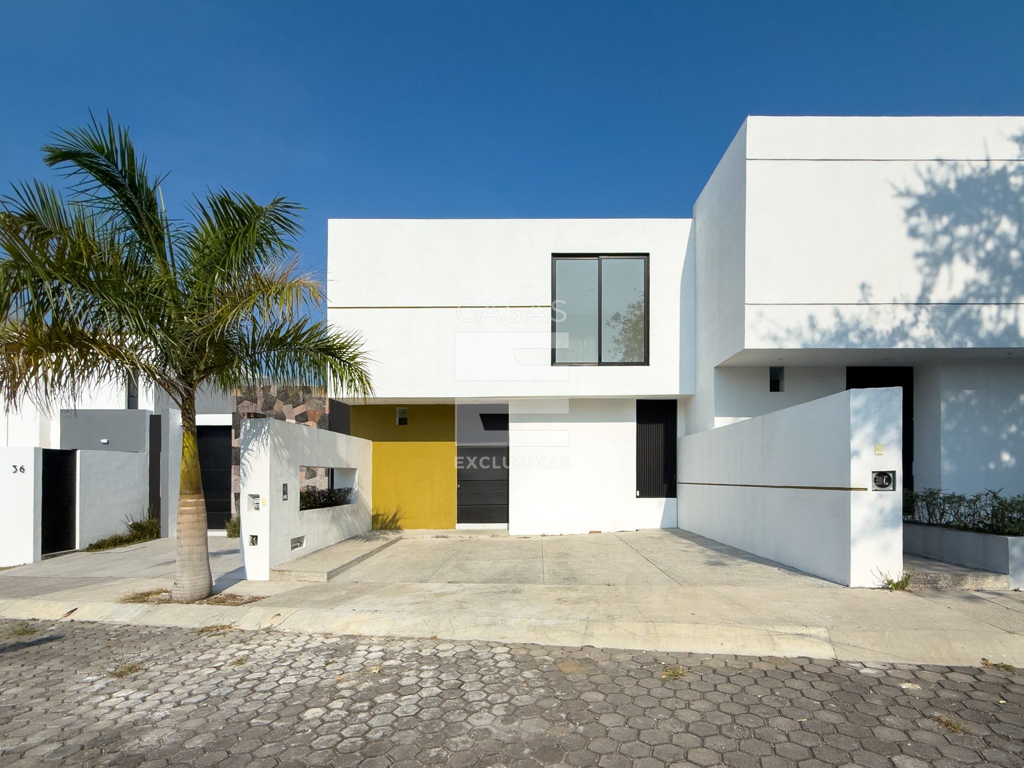 Linda casa en venta en Nogueras Comala con amplios espacios 1