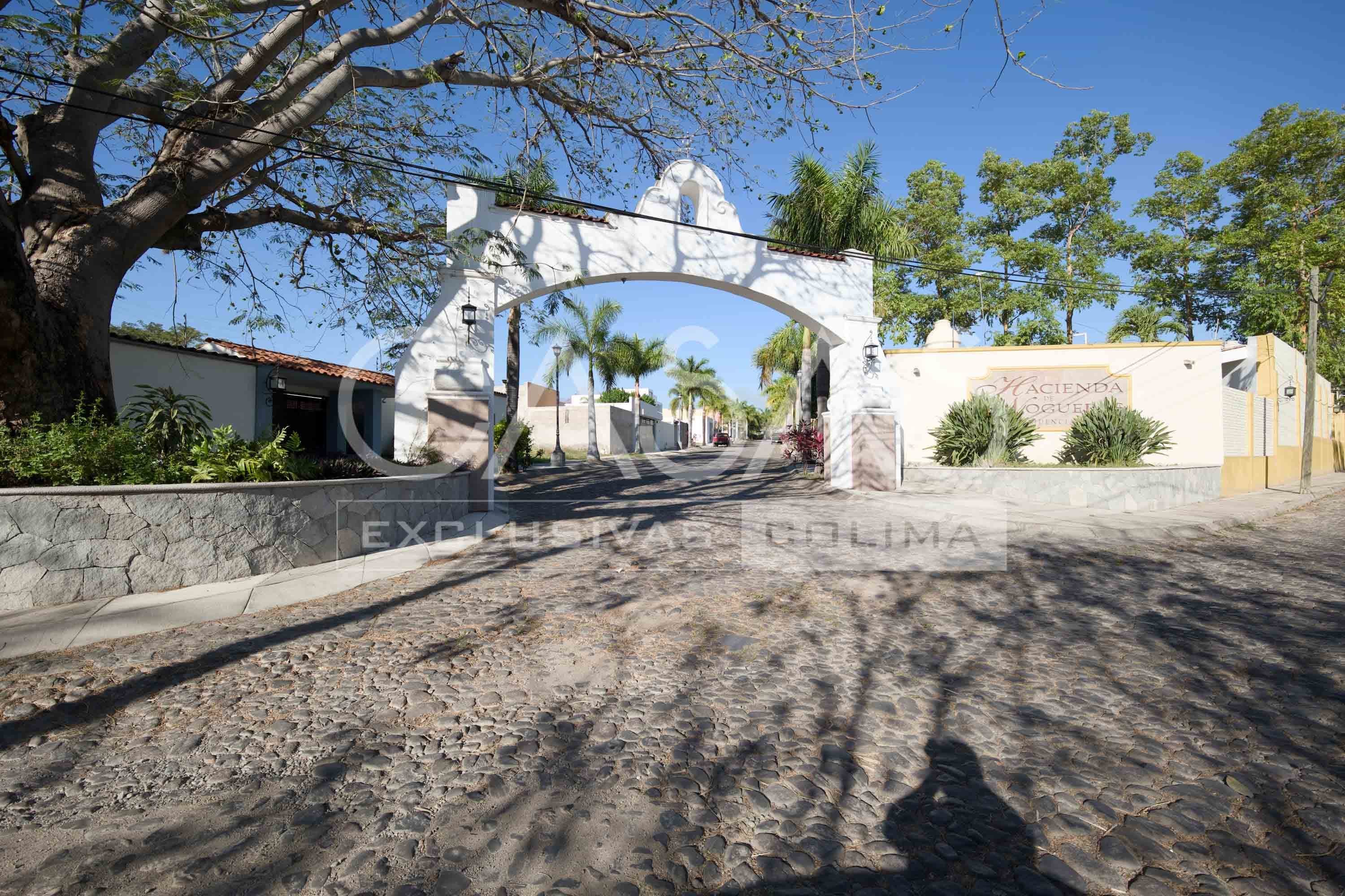 Hermosa casa en venta a unos pasos de Nogueras y Comala 2