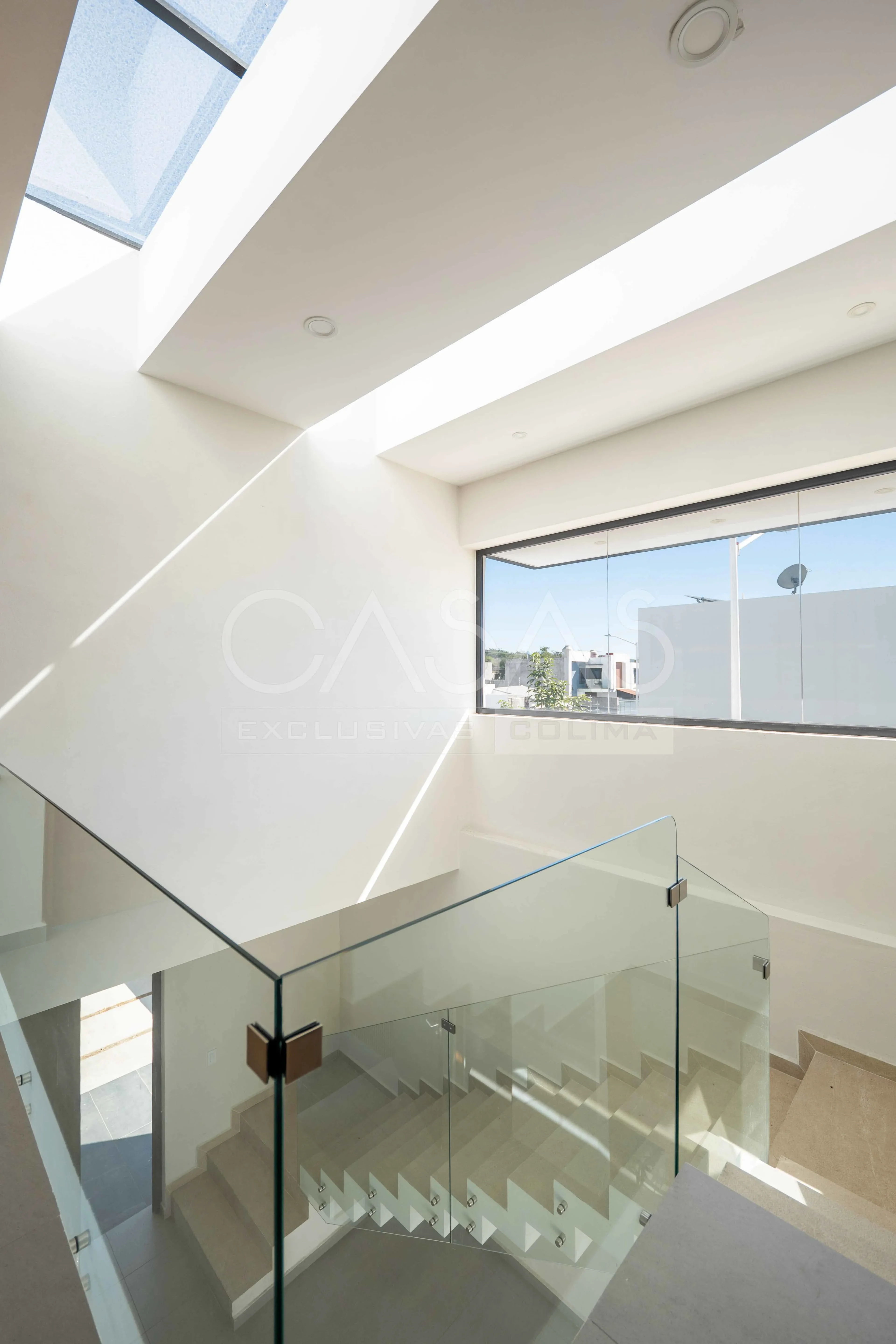 Bellísima residencia en venta en esquina, Zona norte de Colima 12