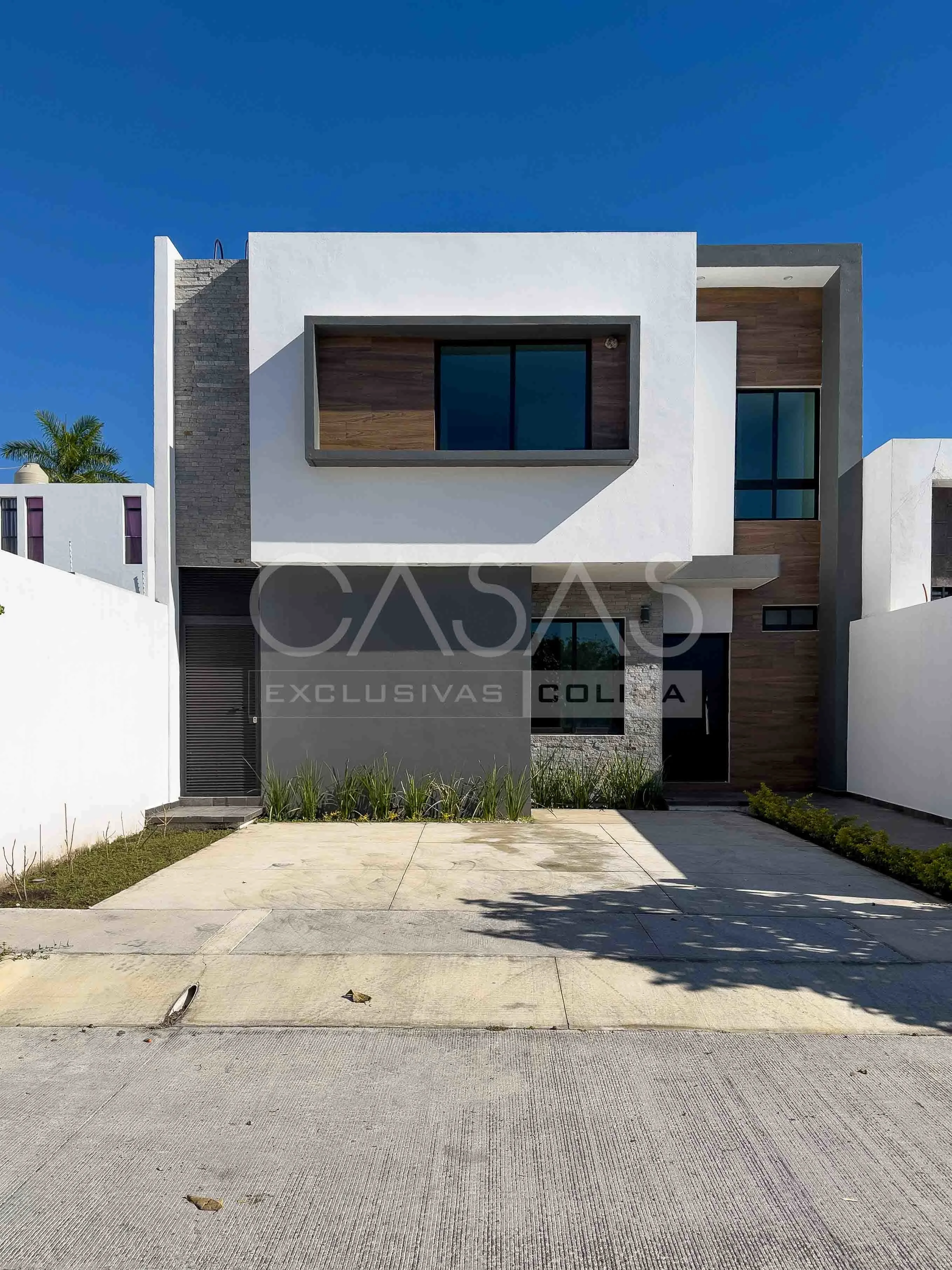 Hermosa y amplia casa en venta al norte de Villa de Álvarez, zona Residencial 1