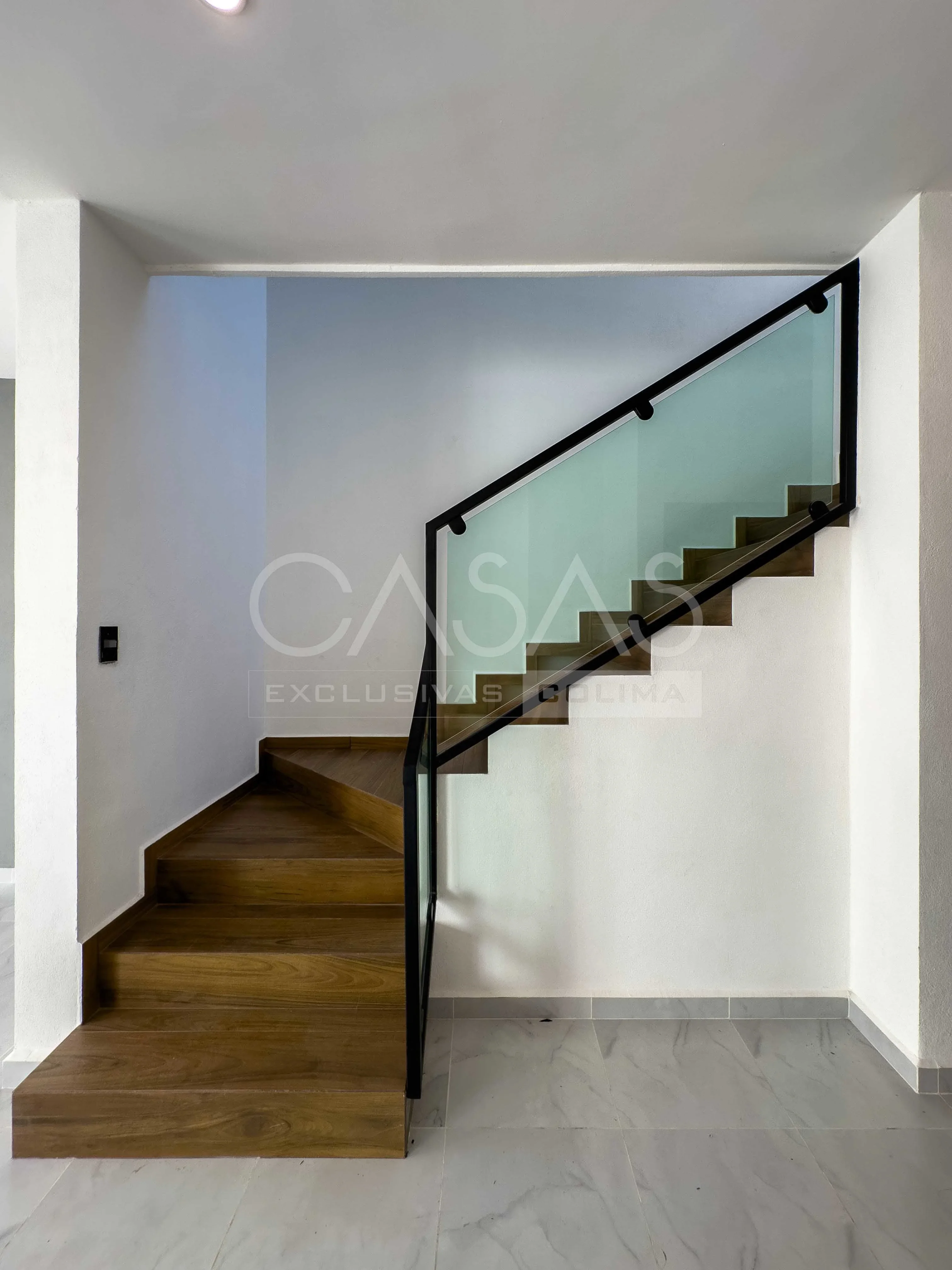 Hermosa y amplia casa en venta al norte de Villa de Álvarez, zona Residencial 12