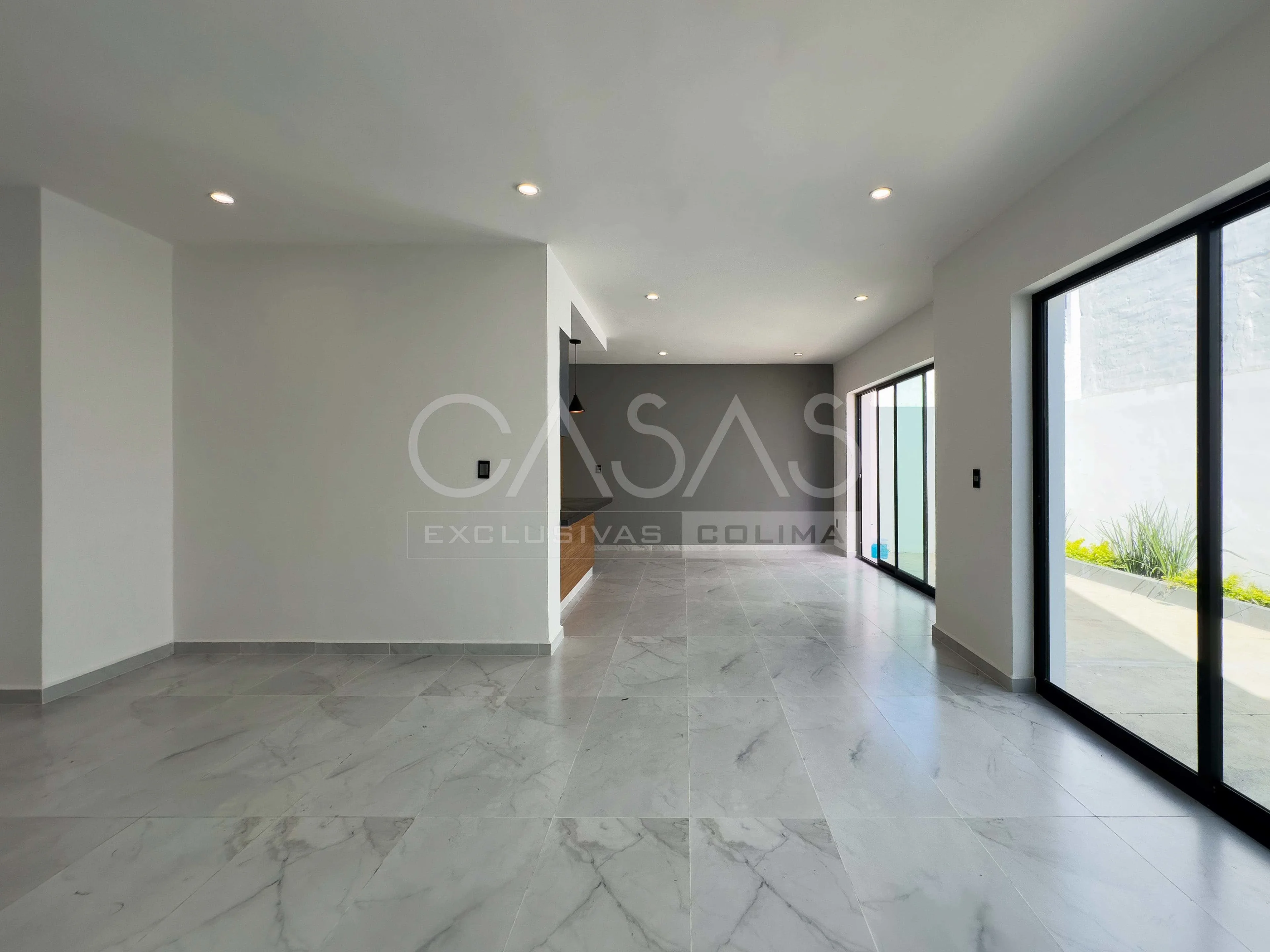 Hermosa y amplia casa en venta al norte de Villa de Álvarez, zona Residencial 4