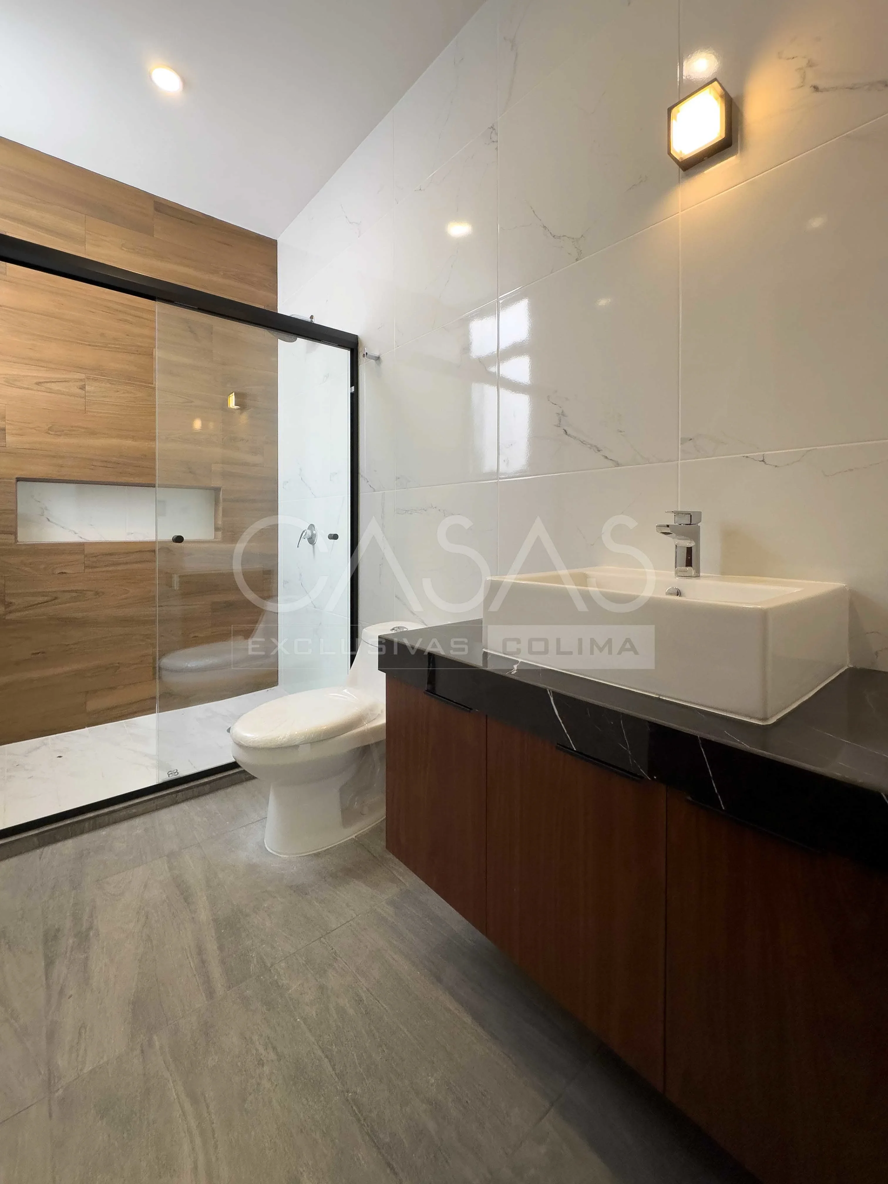 Hermosa y amplia casa en venta al norte de Villa de Álvarez, zona Residencial 21