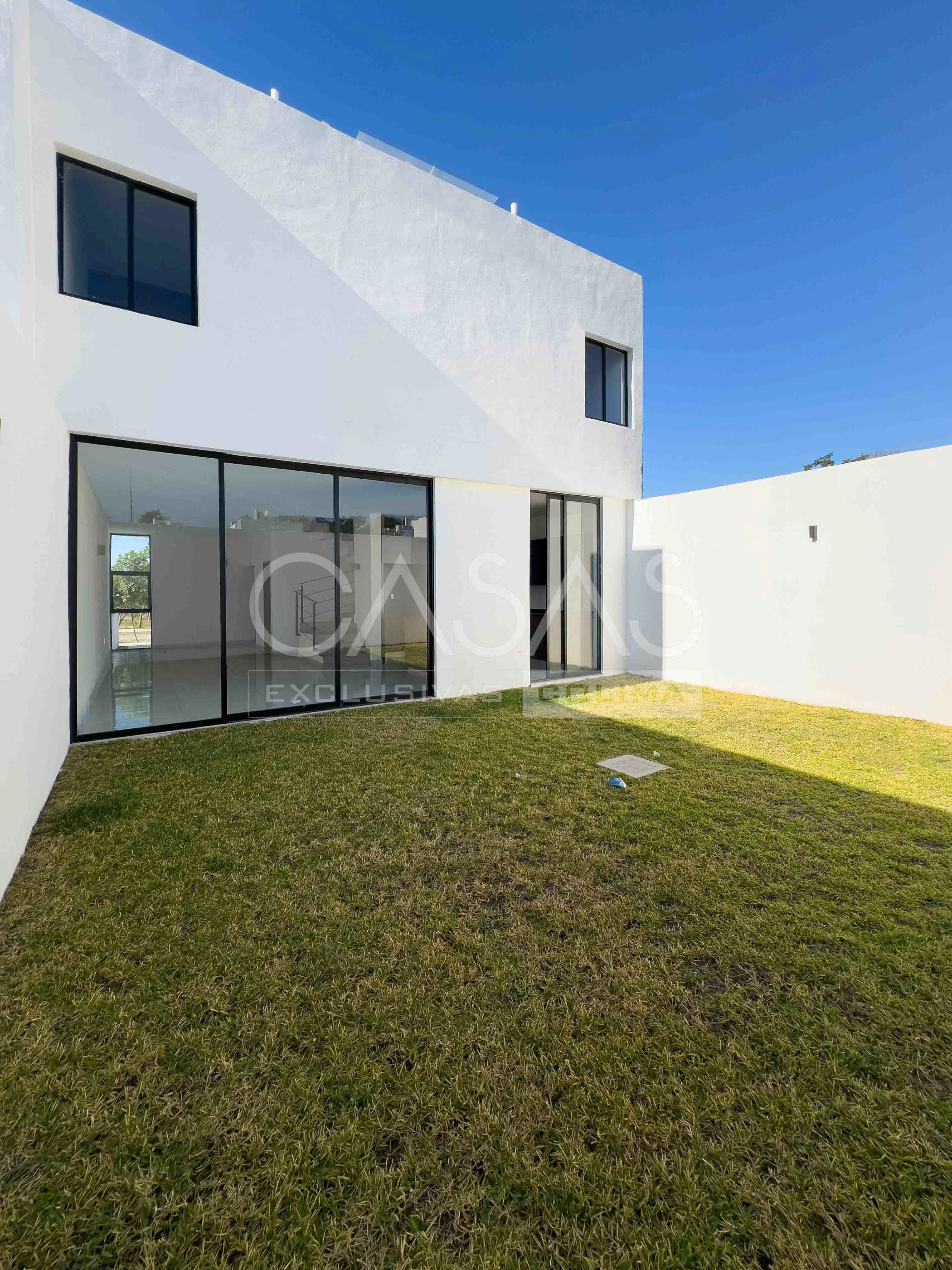 Linda residencia en venta al norte de Colima con amplio jardín posterior 7