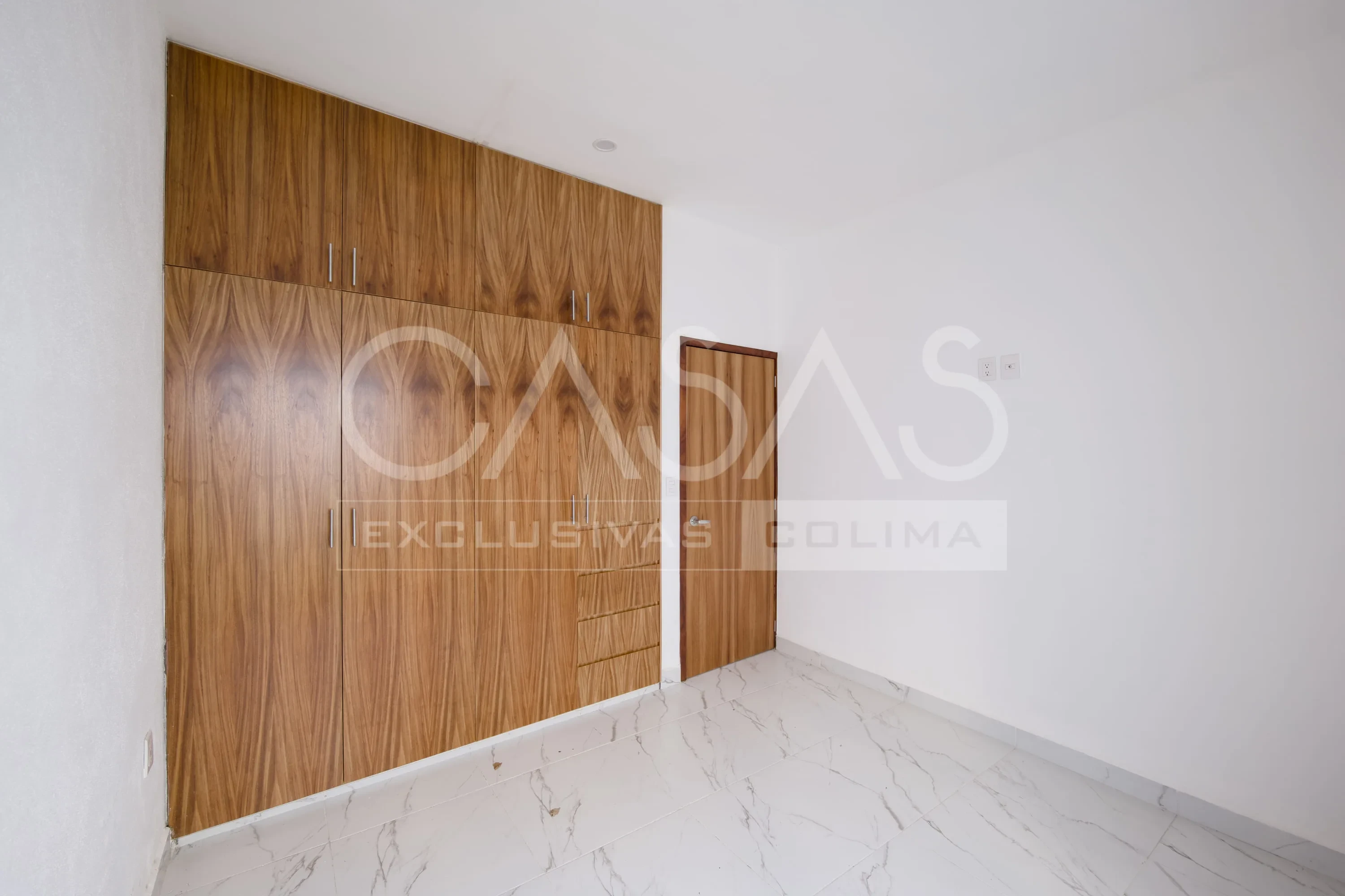 Hermosa casa en venta a unos pasos de Nogueras y Comala 11