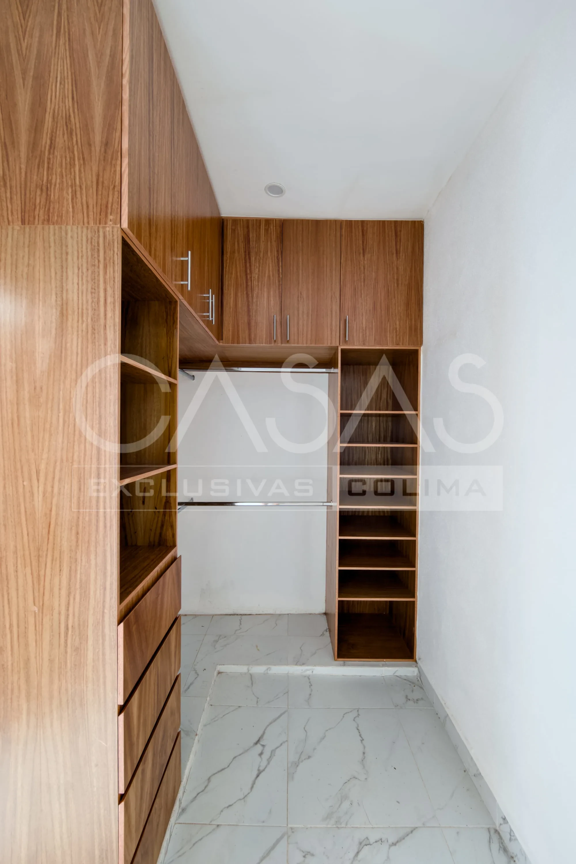 Hermosa casa en venta a unos pasos de Nogueras y Comala 10