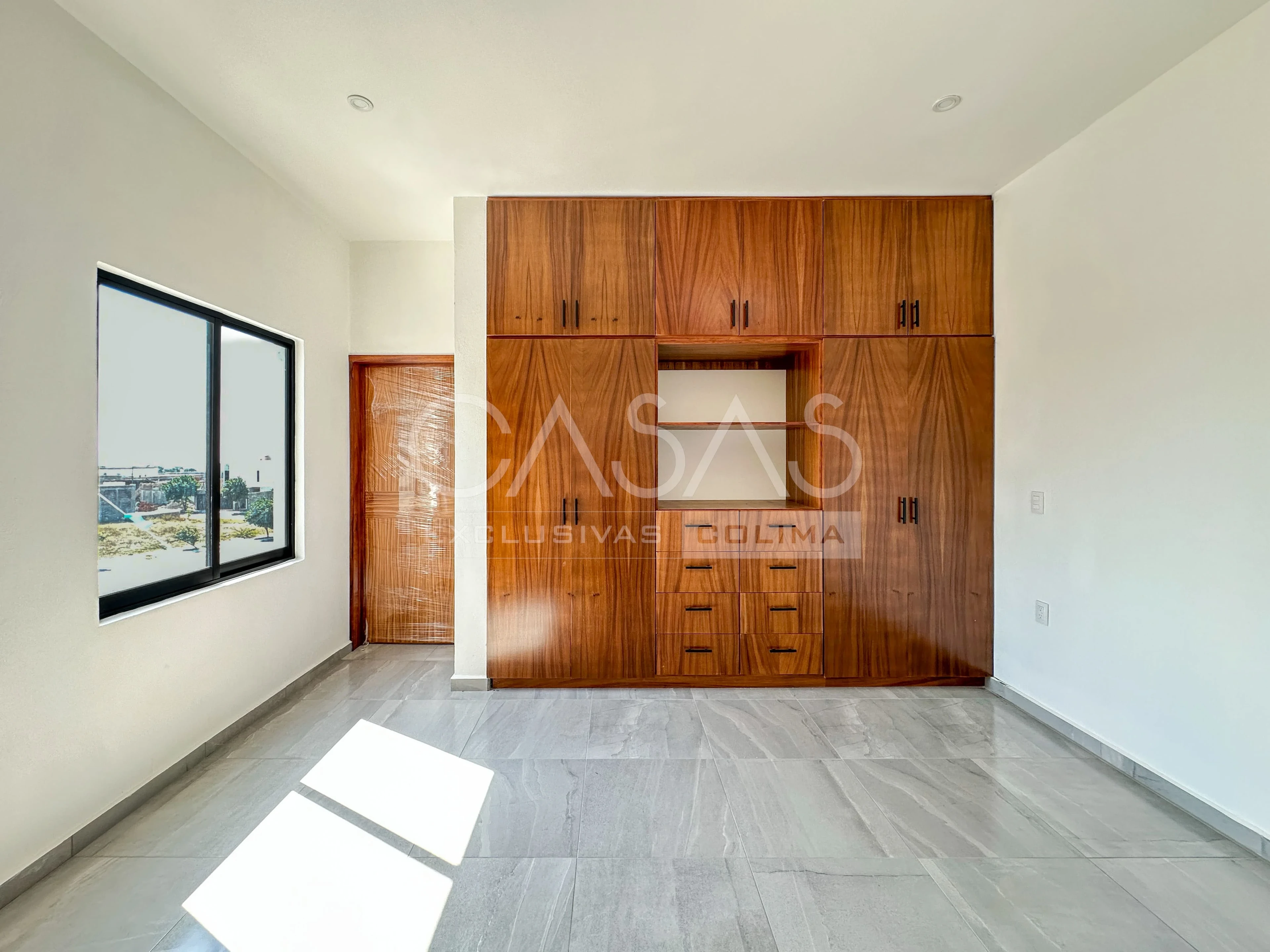 Bonita casa en venta con patio posterior muy amplio, subiendo por ex colegio Inglés 13