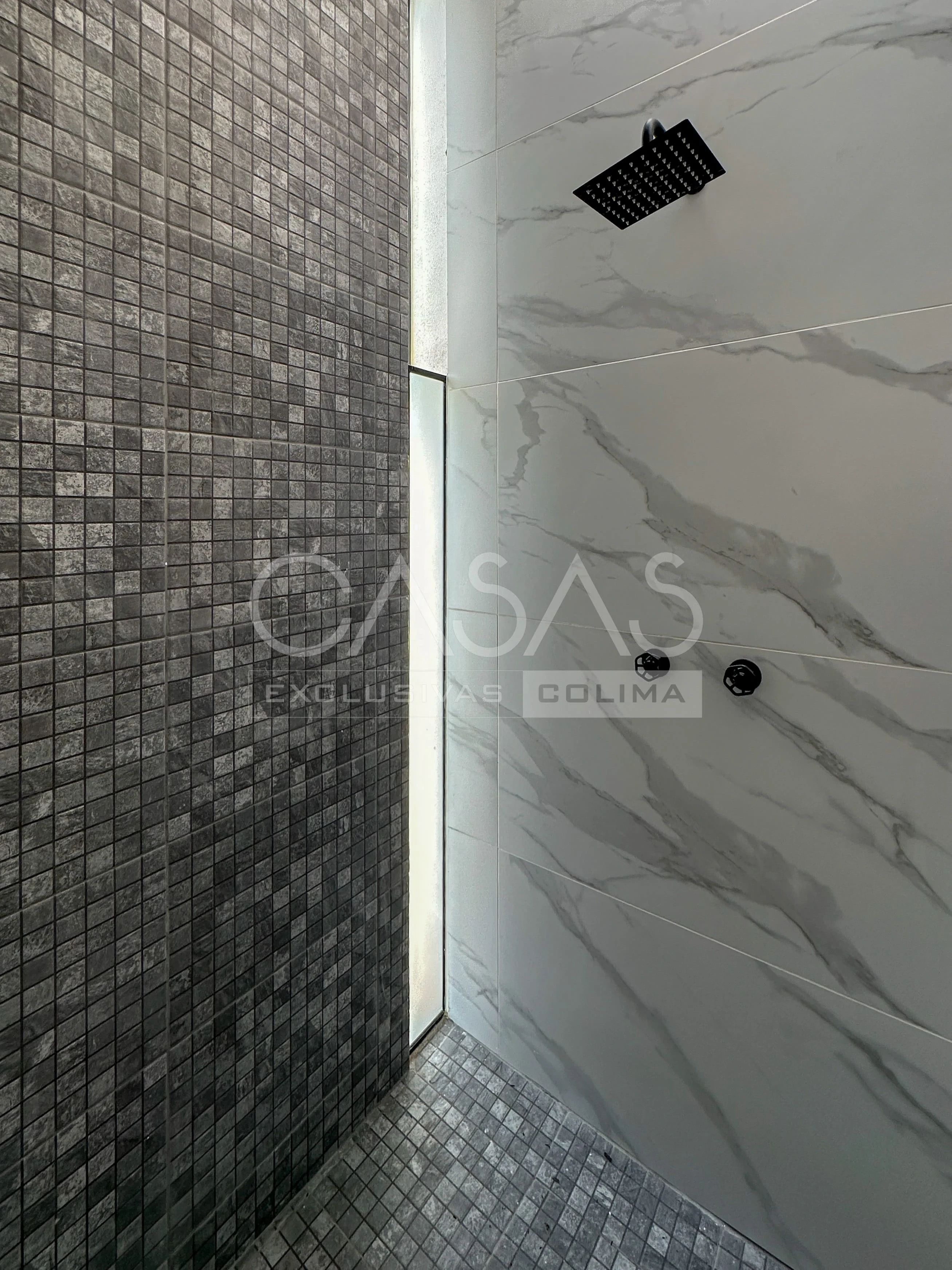 Bonita casa en venta con patio posterior muy amplio, subiendo por ex colegio Inglés 15