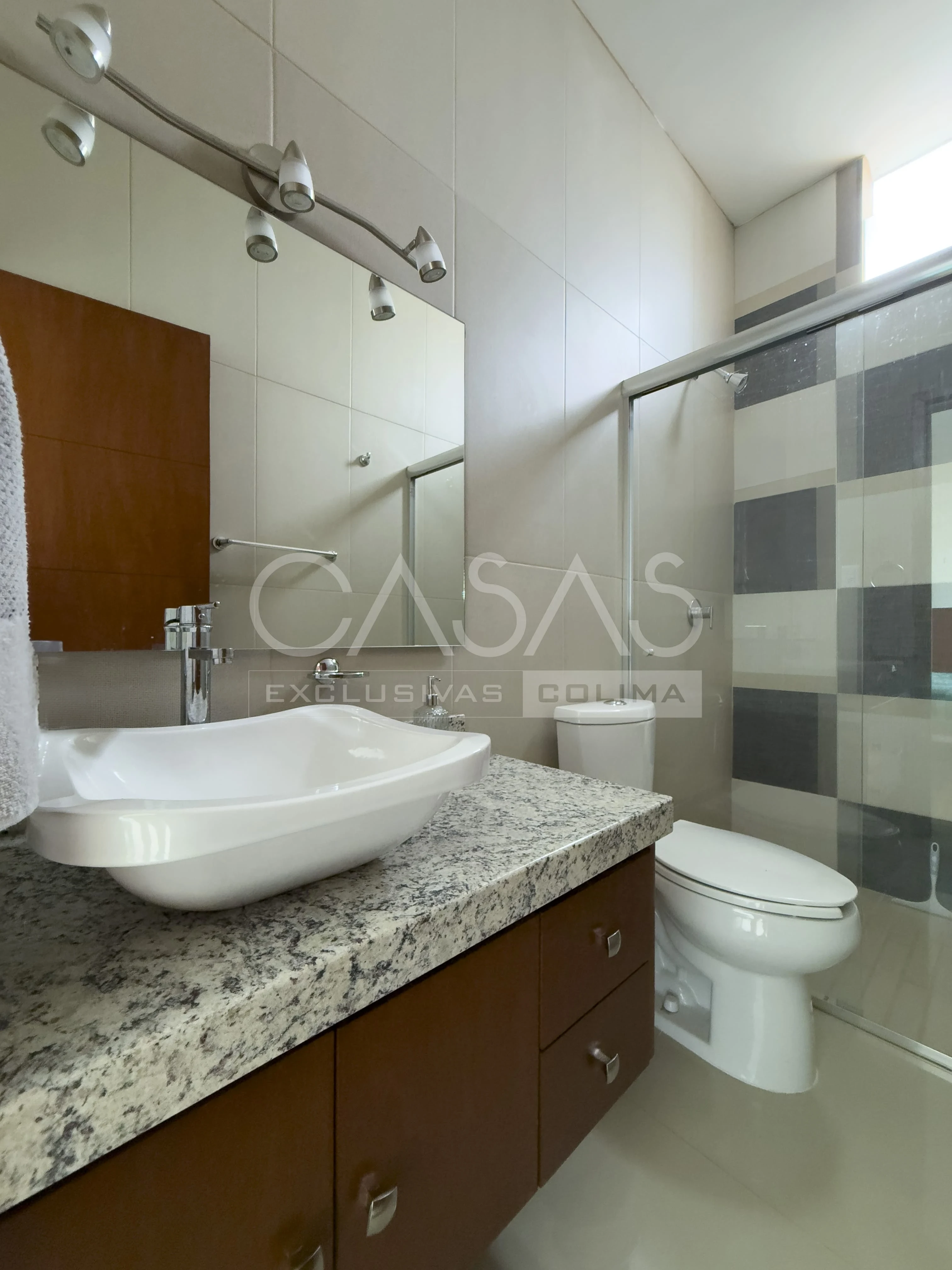 Hermosa casa en venta en Residencial Valle Verde al Norte de Colima 3