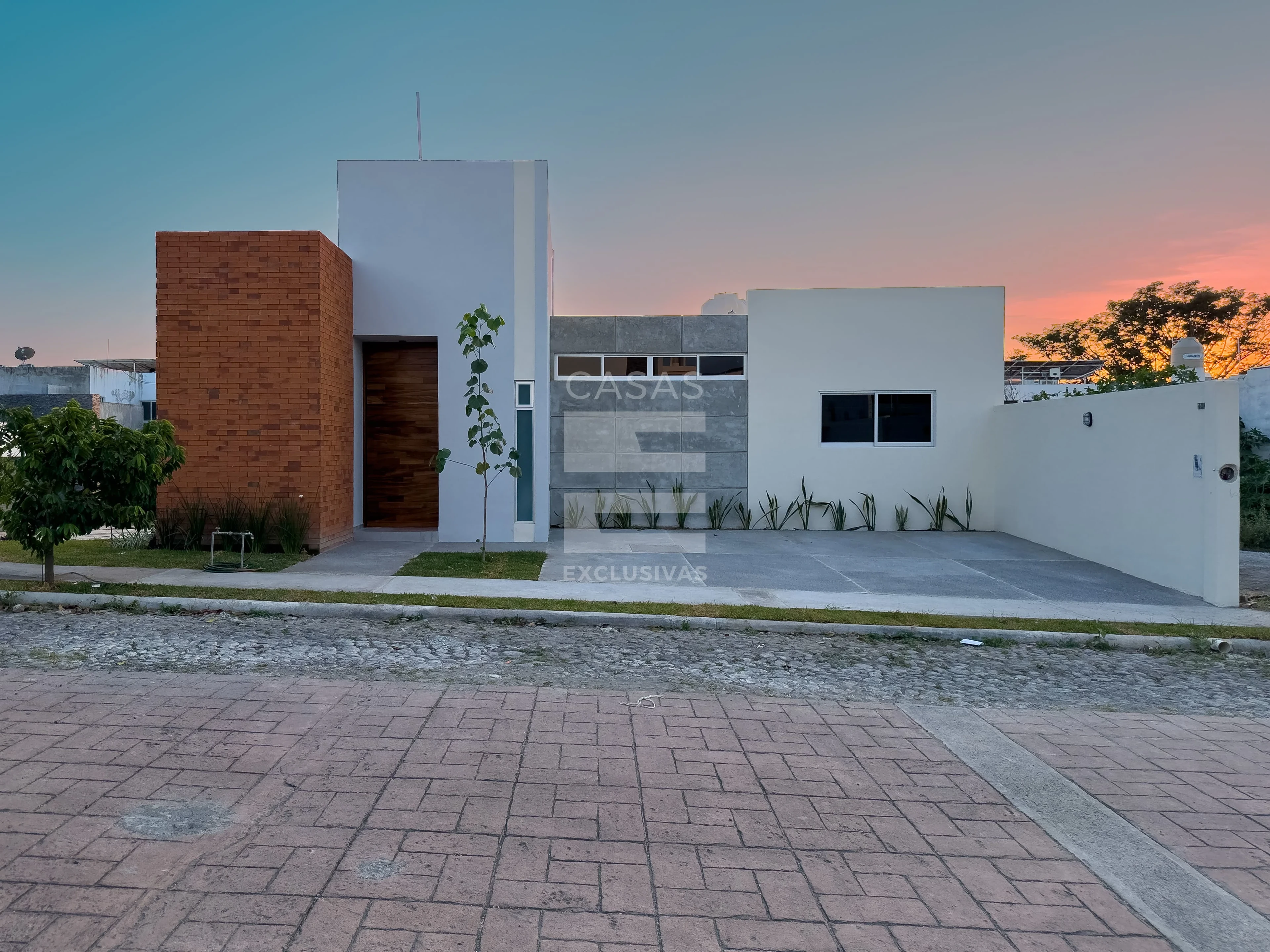 Casa en esquina con amplio terreno en zona norte de Colima