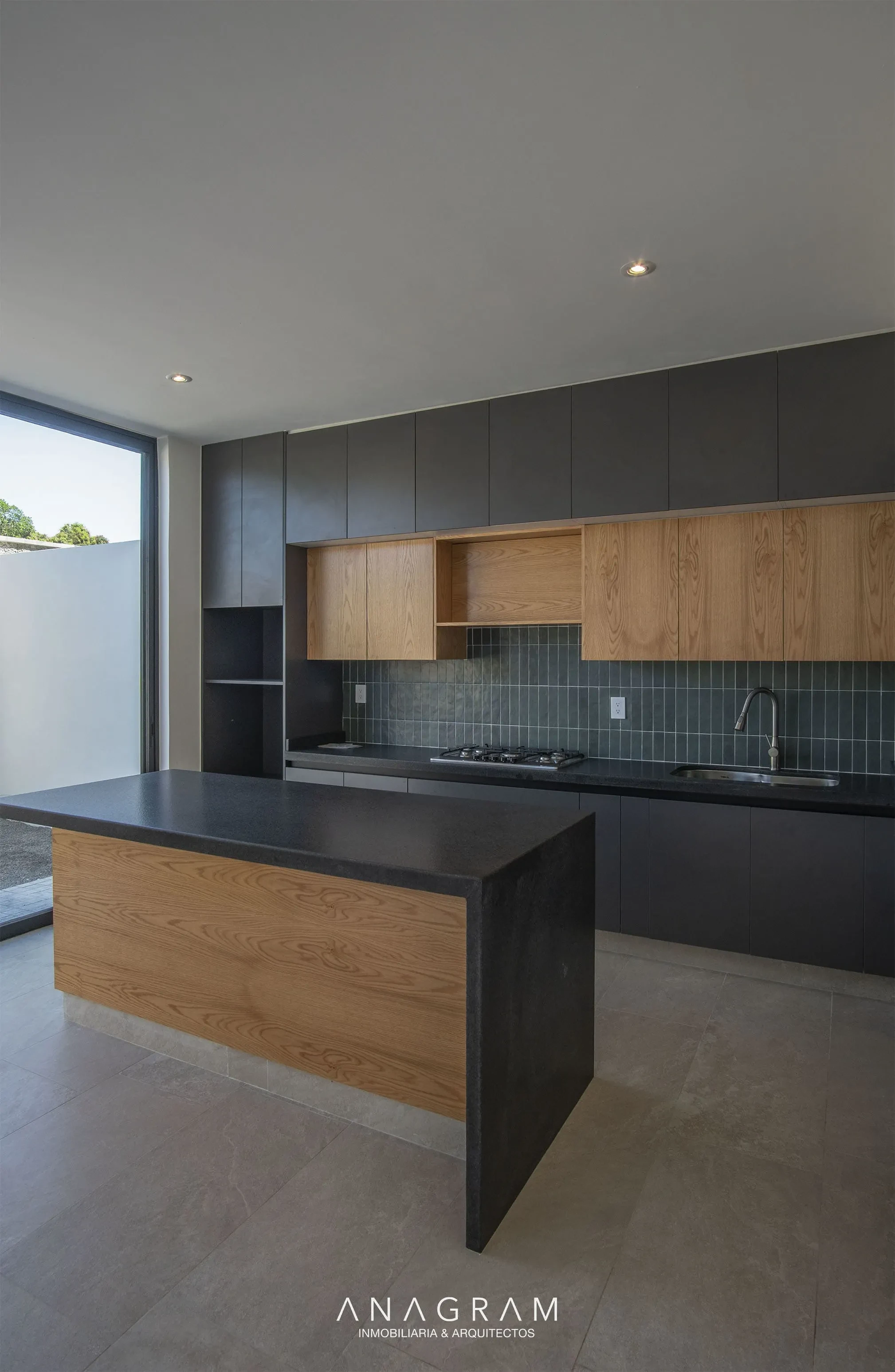 Preciosa casa en venta en coto privado al norte de Colima, rodeada de mucha vegetación 8