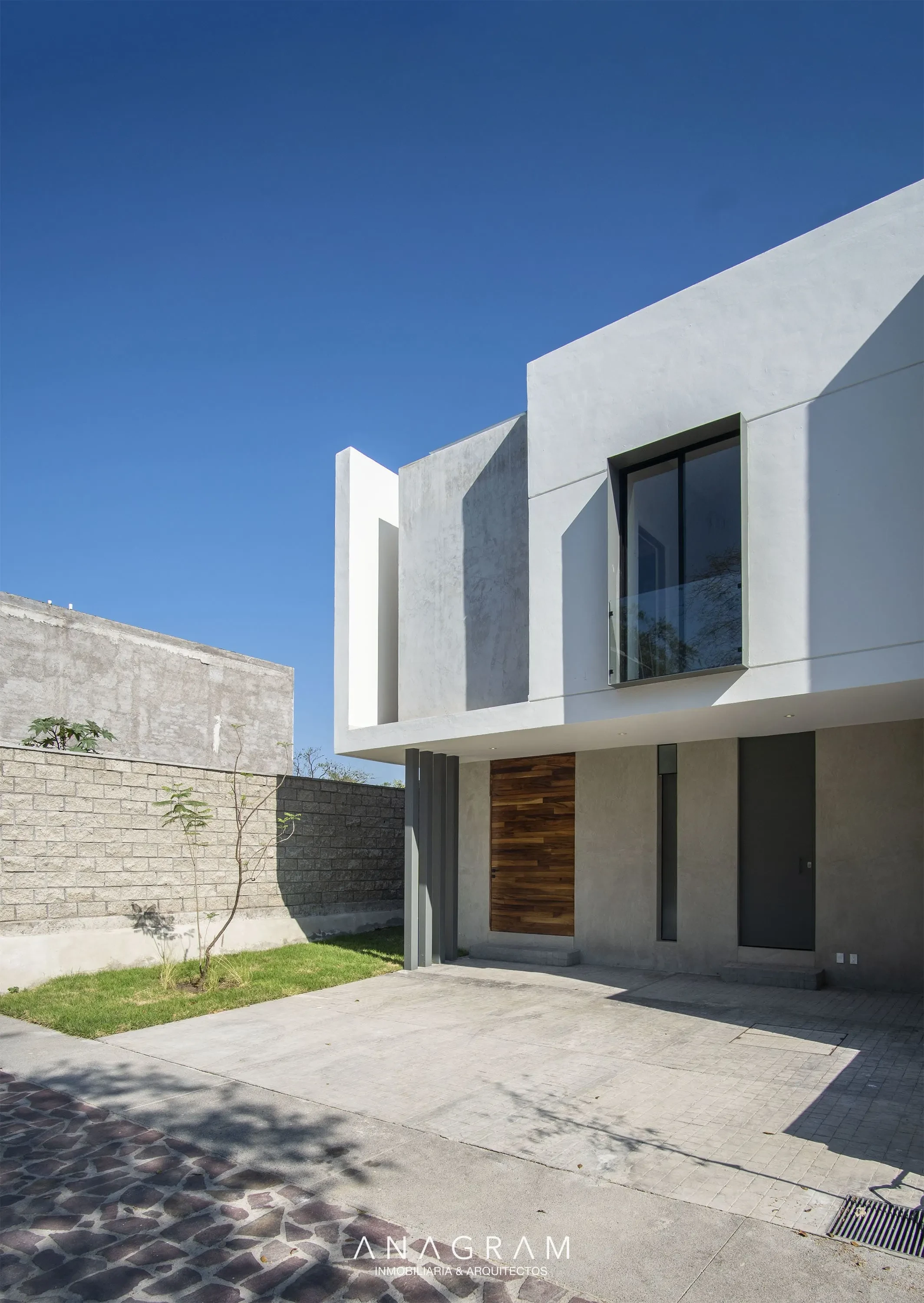 Preciosa casa en venta en coto privado al norte de Colima, rodeada de mucha vegetación 3