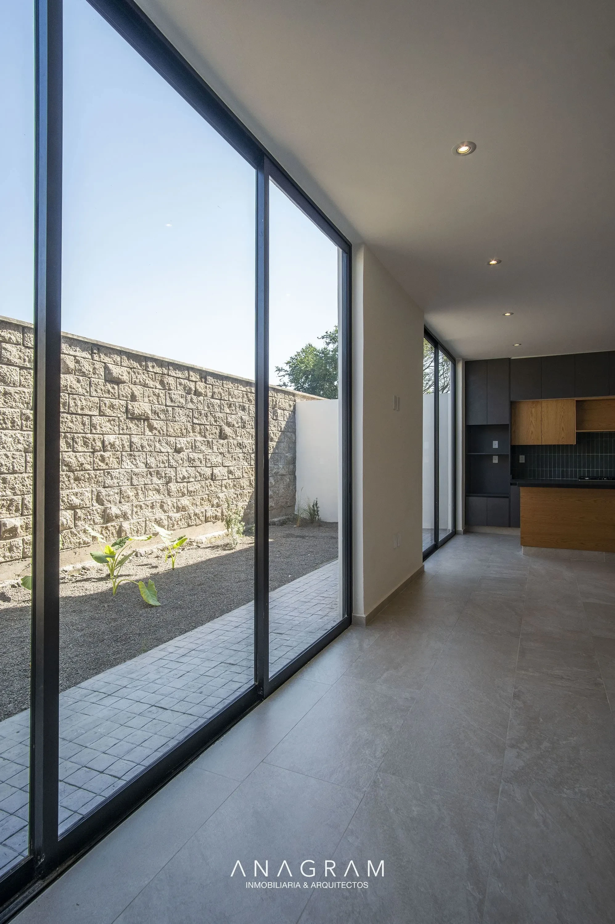 Preciosa casa en venta en coto privado al norte de Colima, rodeada de mucha vegetación 6