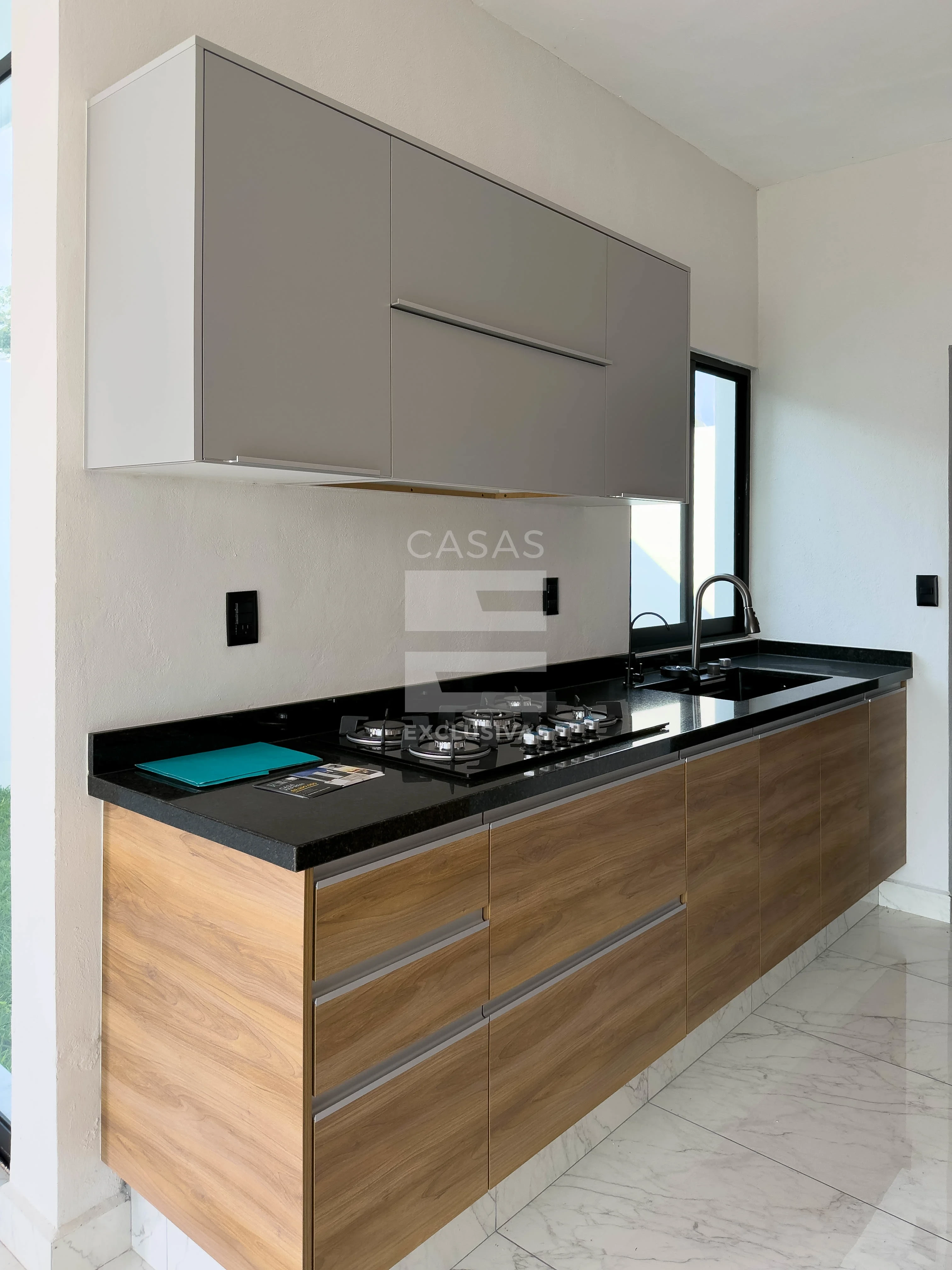 Hermosa casa en venta al norte de Colima con acabados en parota natural 5