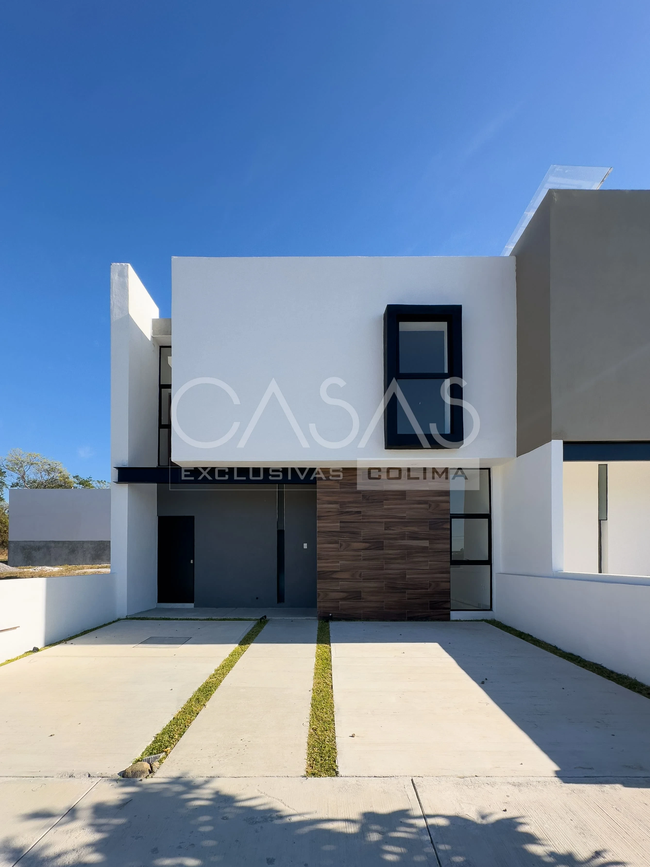 Linda residencia en venta al norte de Colima con amplio jardín posterior