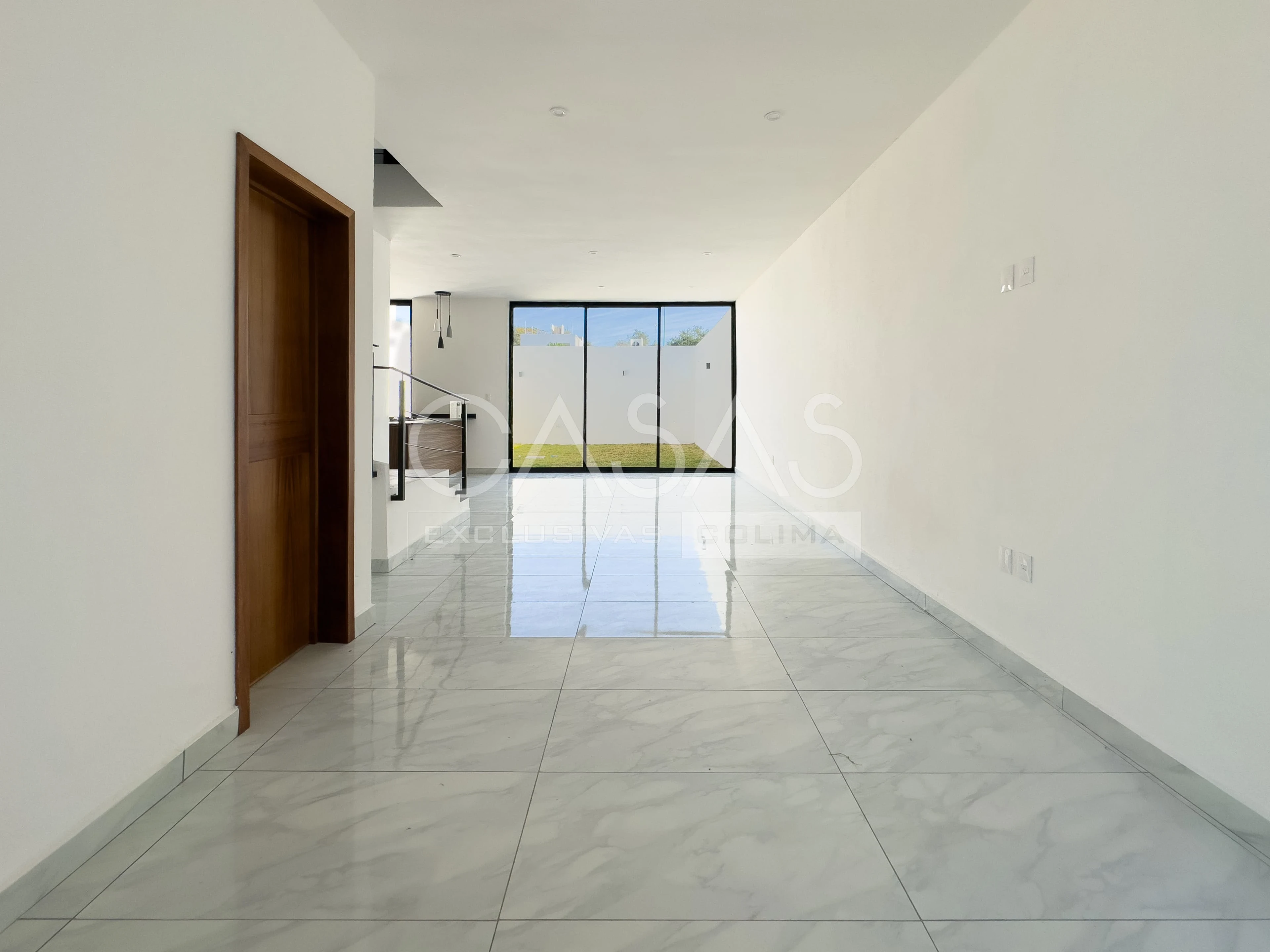 Linda residencia en venta al norte de Colima con amplio jardín posterior 2