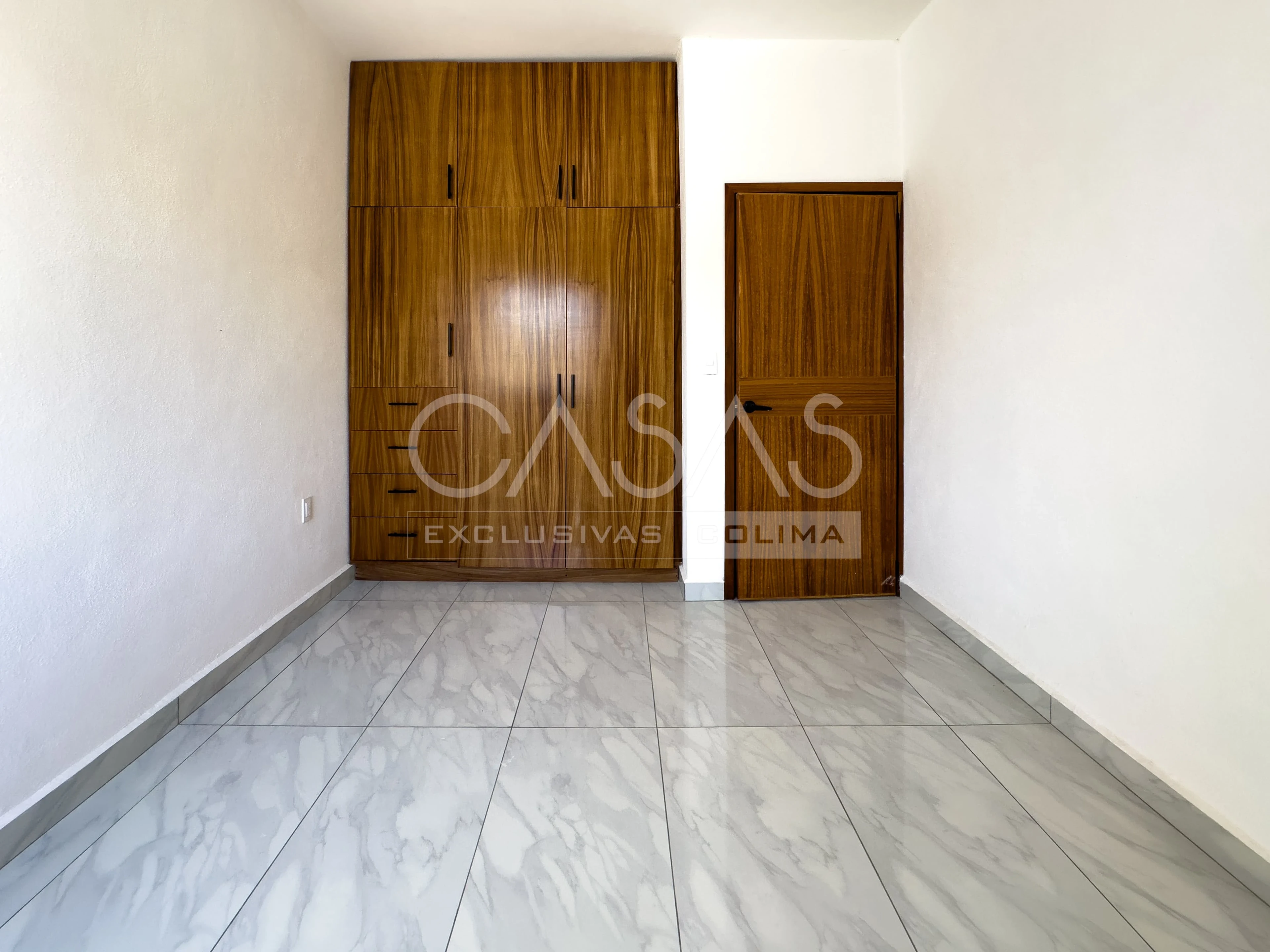 Linda residencia en venta al norte de Colima con amplio jardín posterior 14