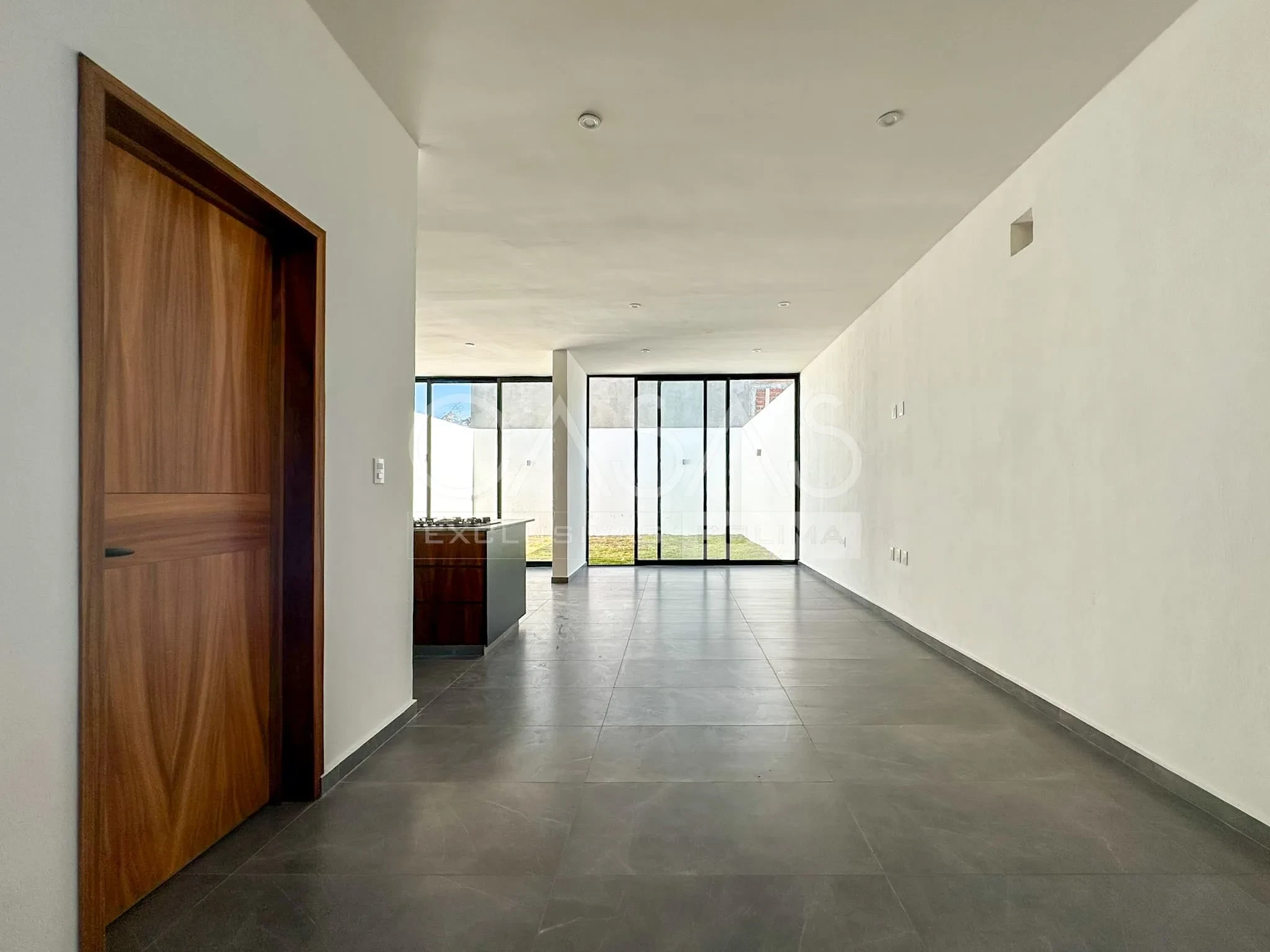 Preciosa casa en venta con jardín posterior súper amplio, zona norte de Colima 2