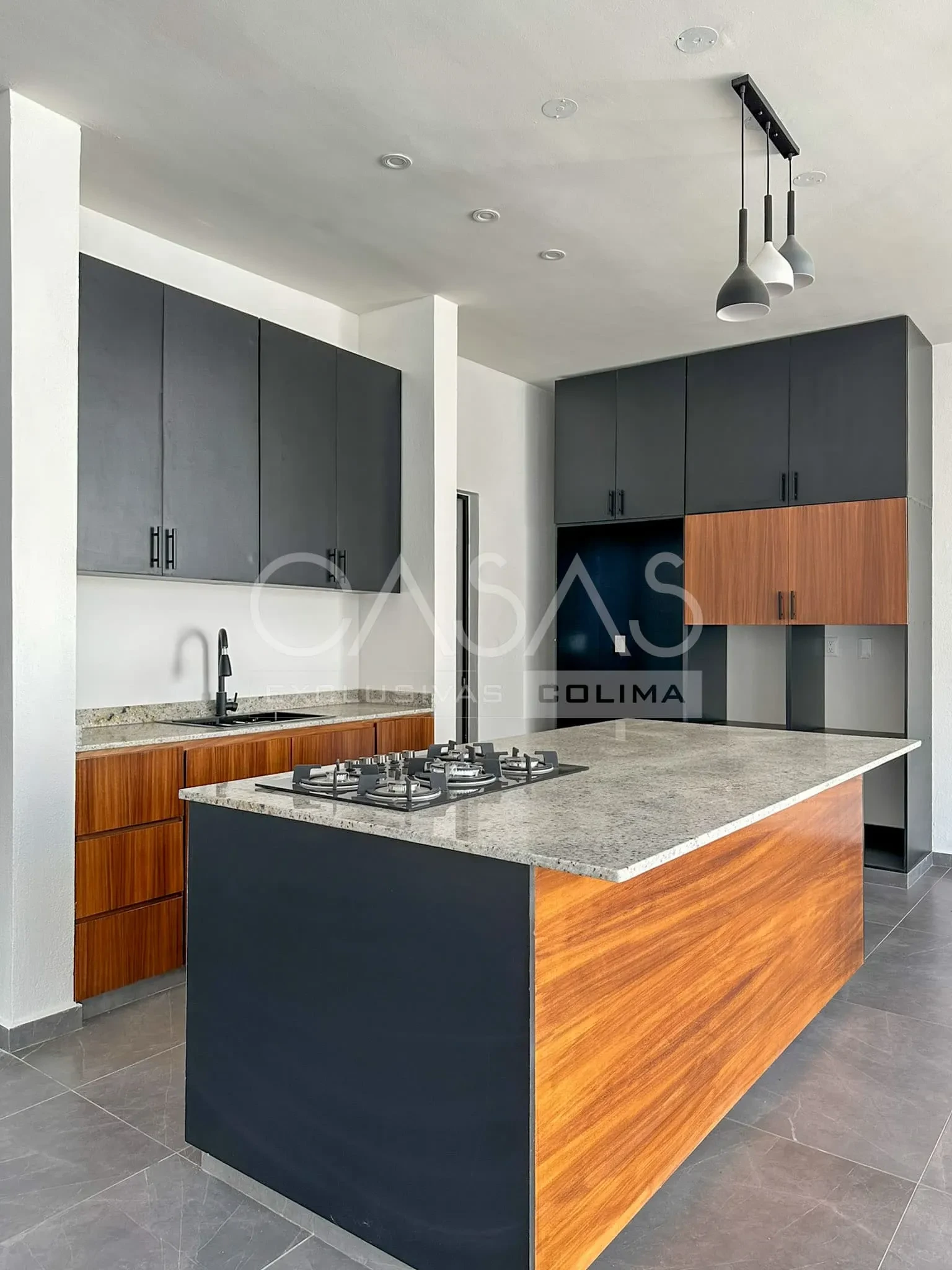 Preciosa casa en venta con jardín posterior súper amplio, zona norte de Colima 5