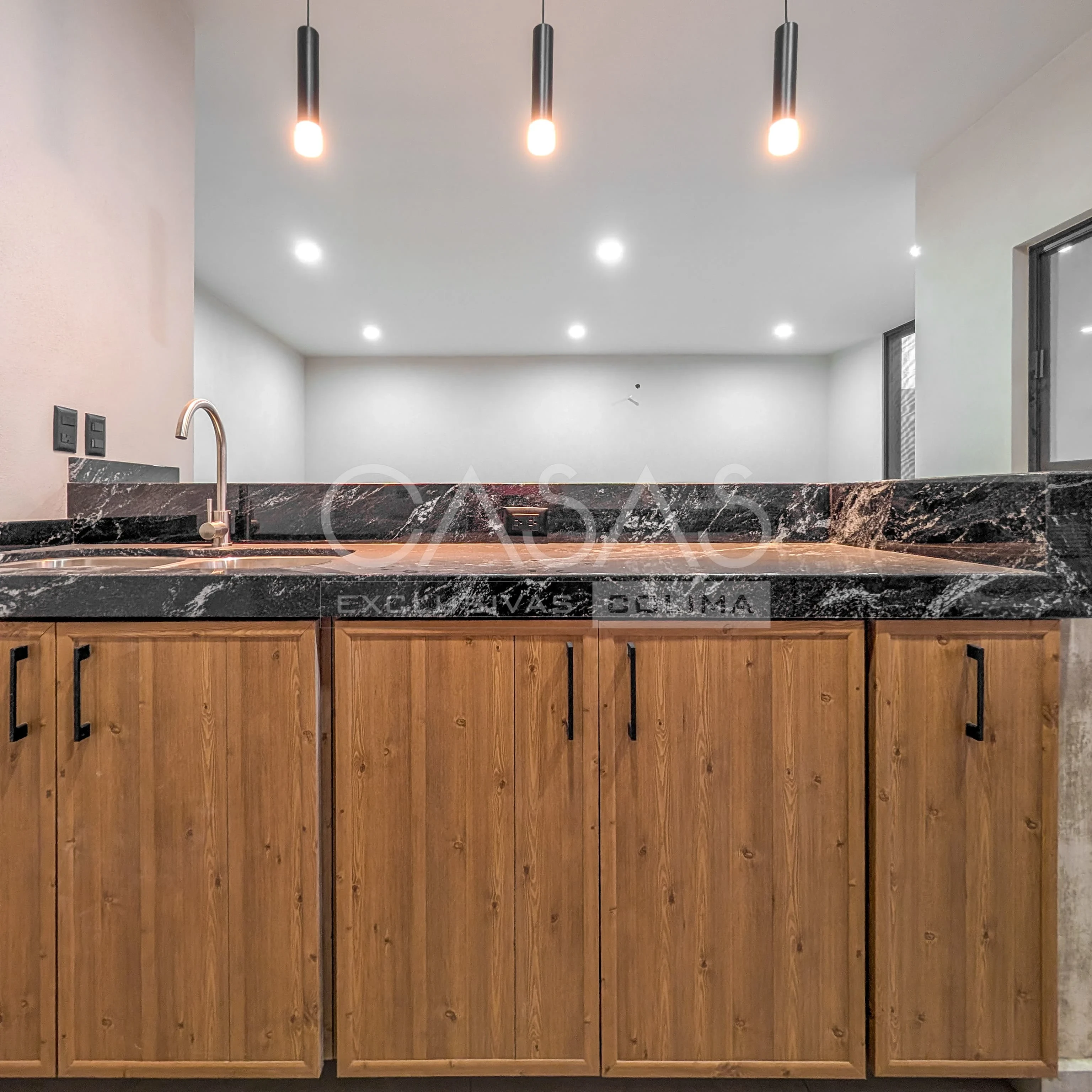 Bellísima casa en venta en zona norte de colima, a unas cuadras de V. Carranza 8