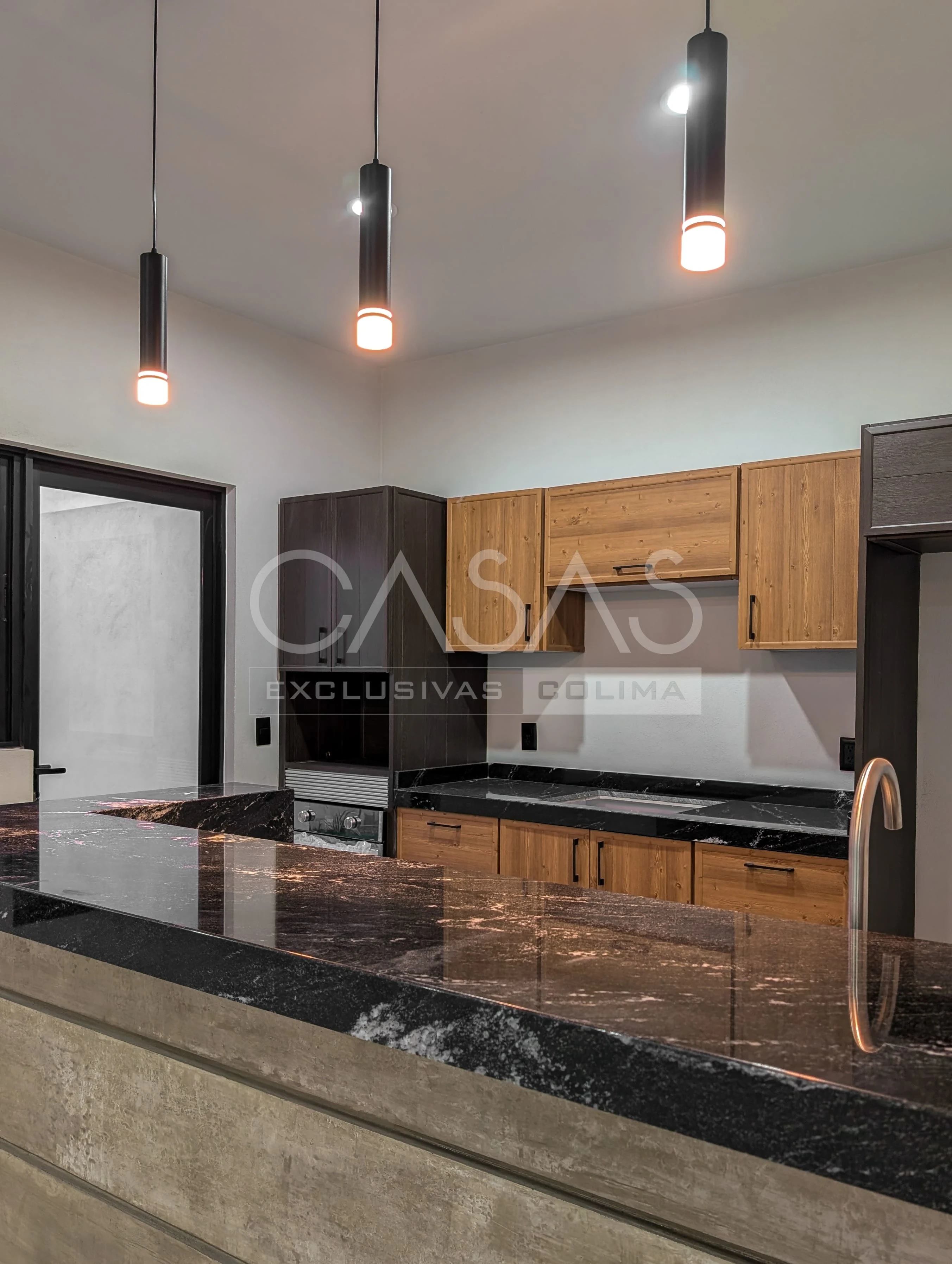 Bellísima casa en venta en zona norte de colima, a unas cuadras de V. Carranza 5