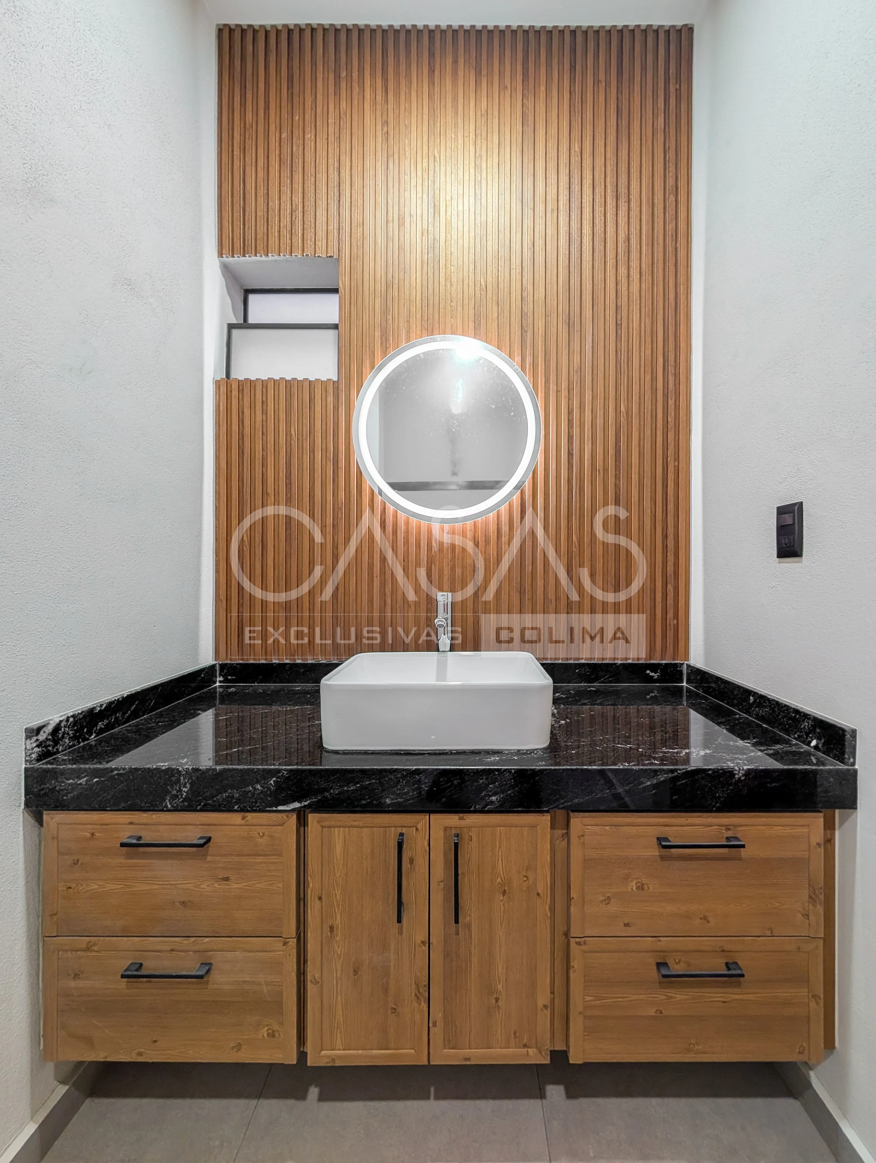 Bellísima casa en venta en zona norte de colima, a unas cuadras de V. Carranza 17