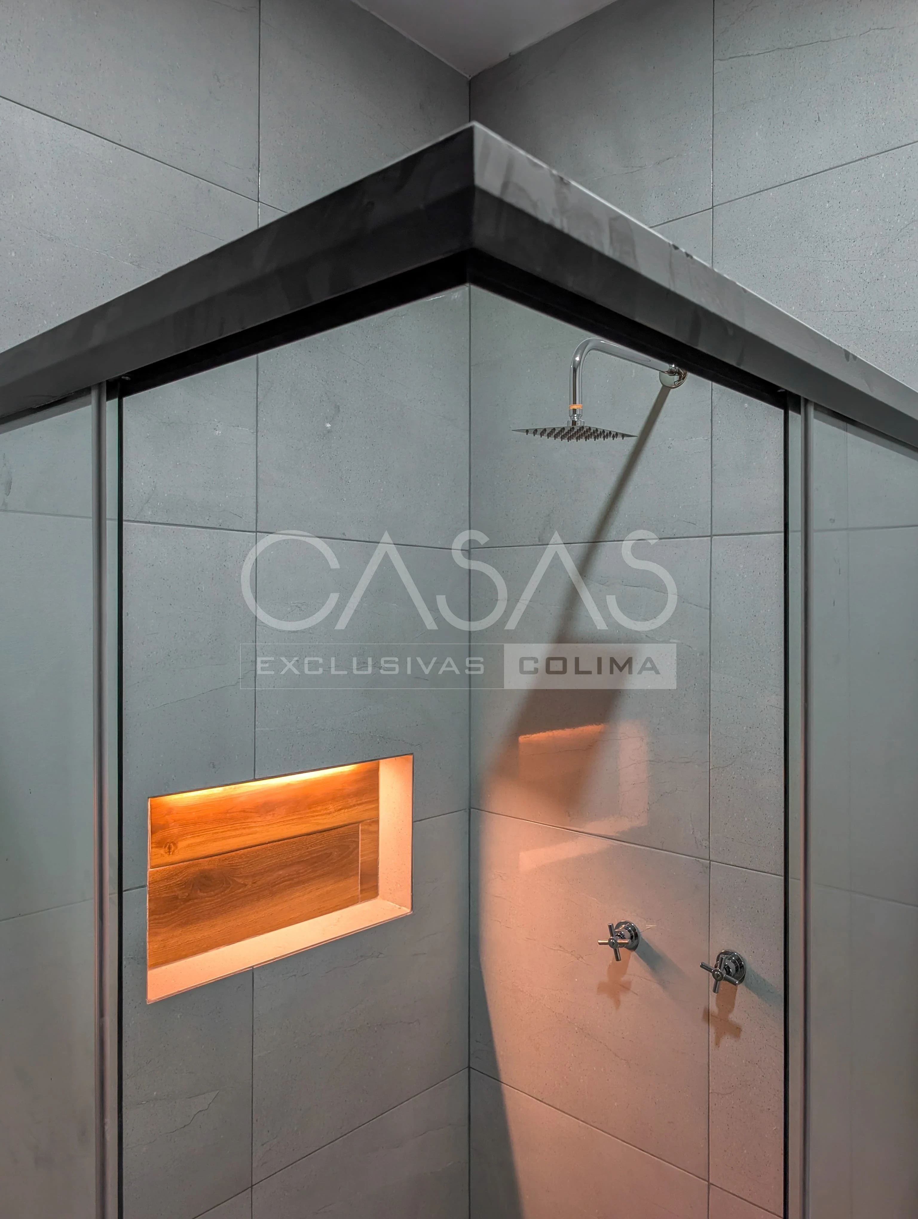 Bellísima casa en venta en zona norte de colima, a unas cuadras de V. Carranza 12