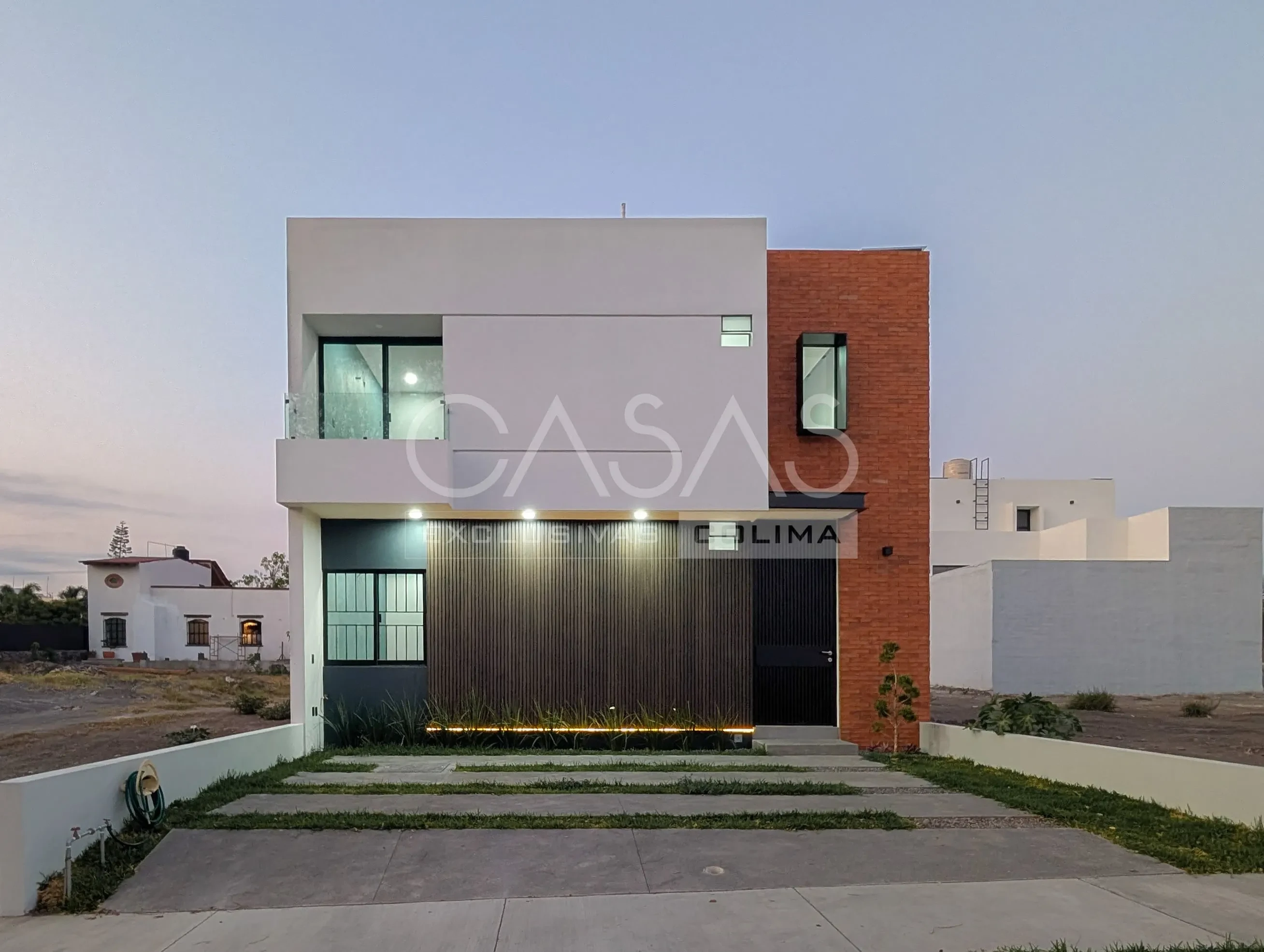 Bellísima casa en venta en zona norte de colima, a unas cuadras de V. Carranza