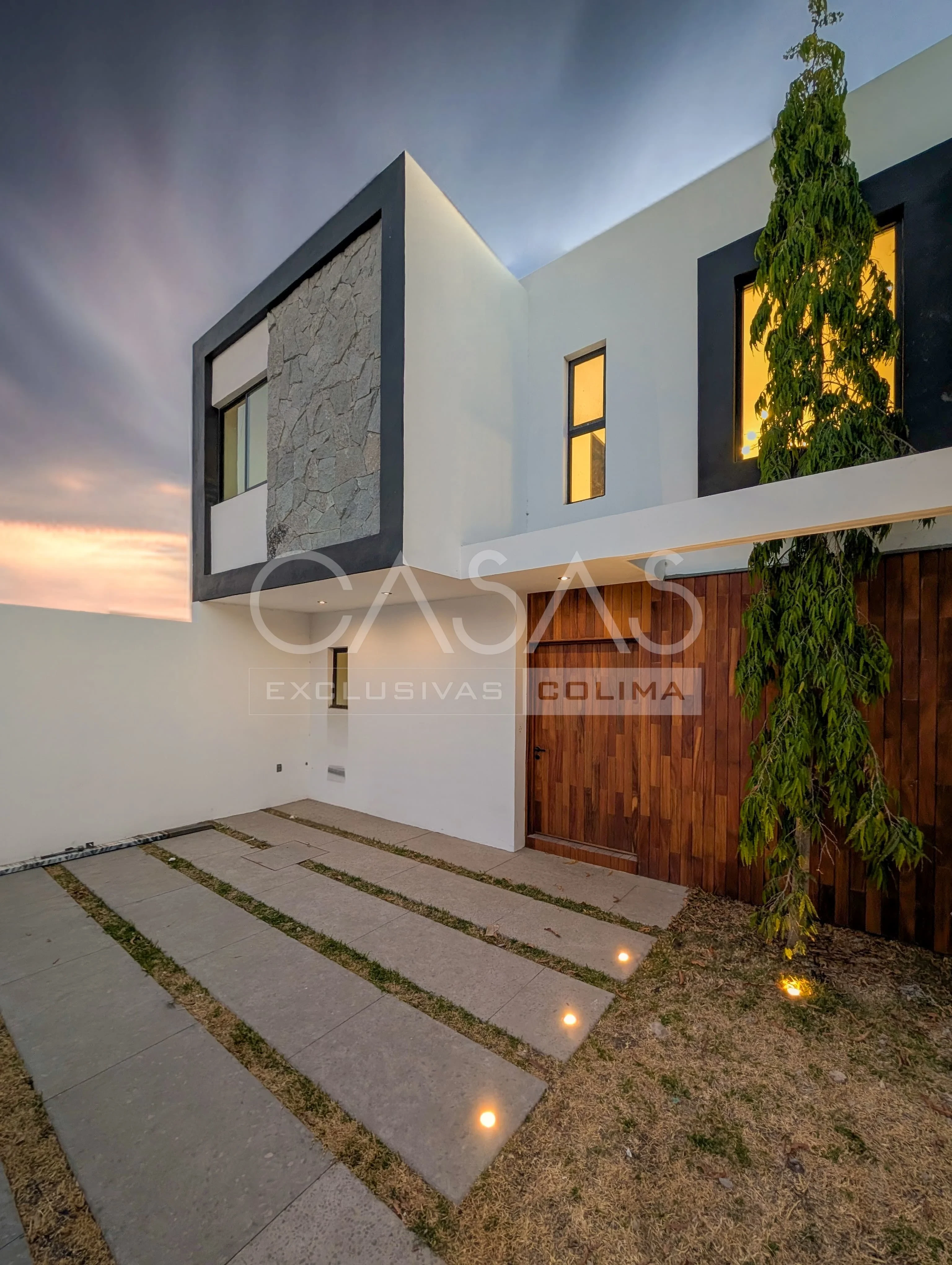 Bella casa en venta en el norte de Colima con portón automatizado 2