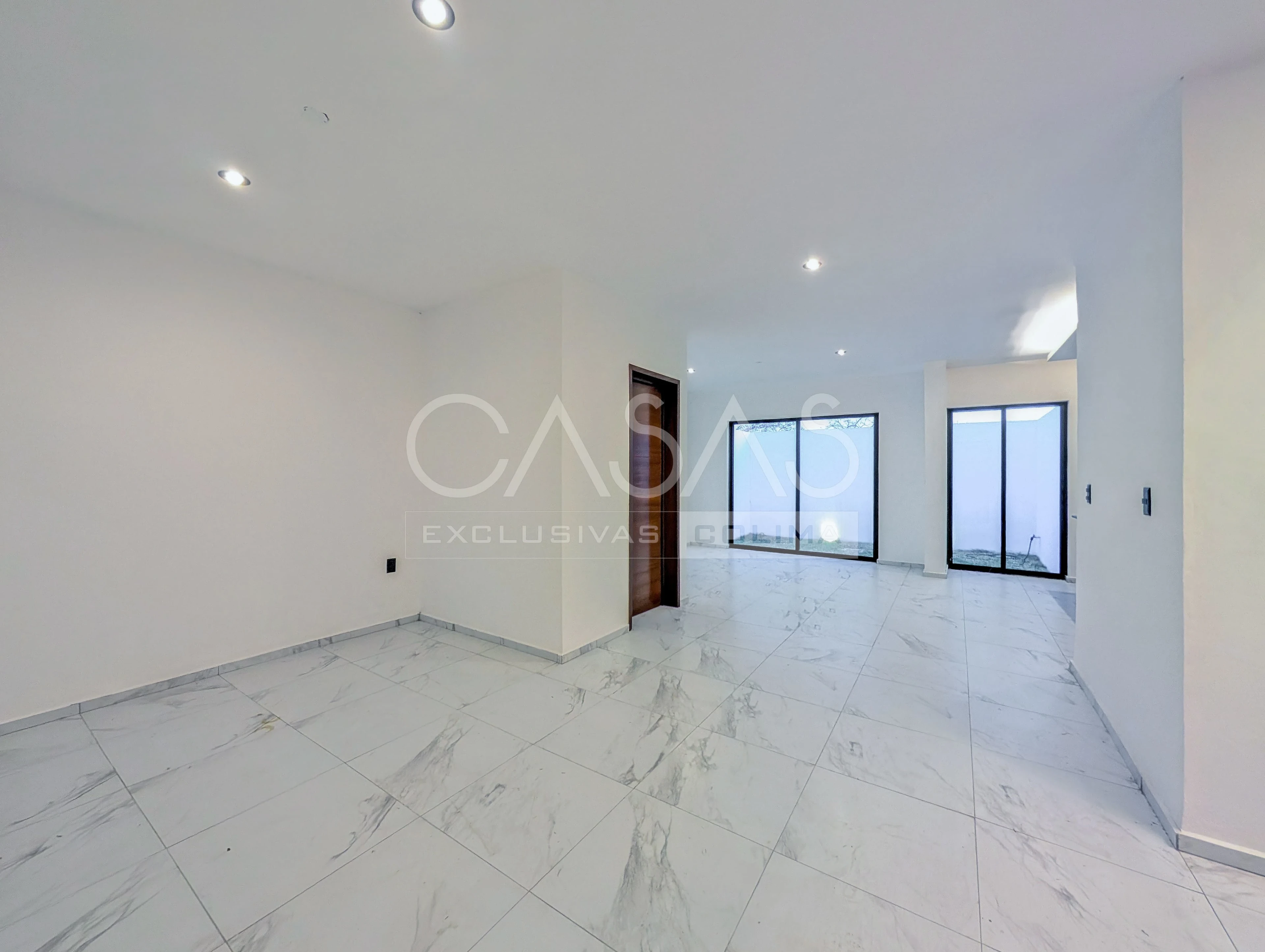 Bella casa en venta en el norte de Colima con portón automatizado 3