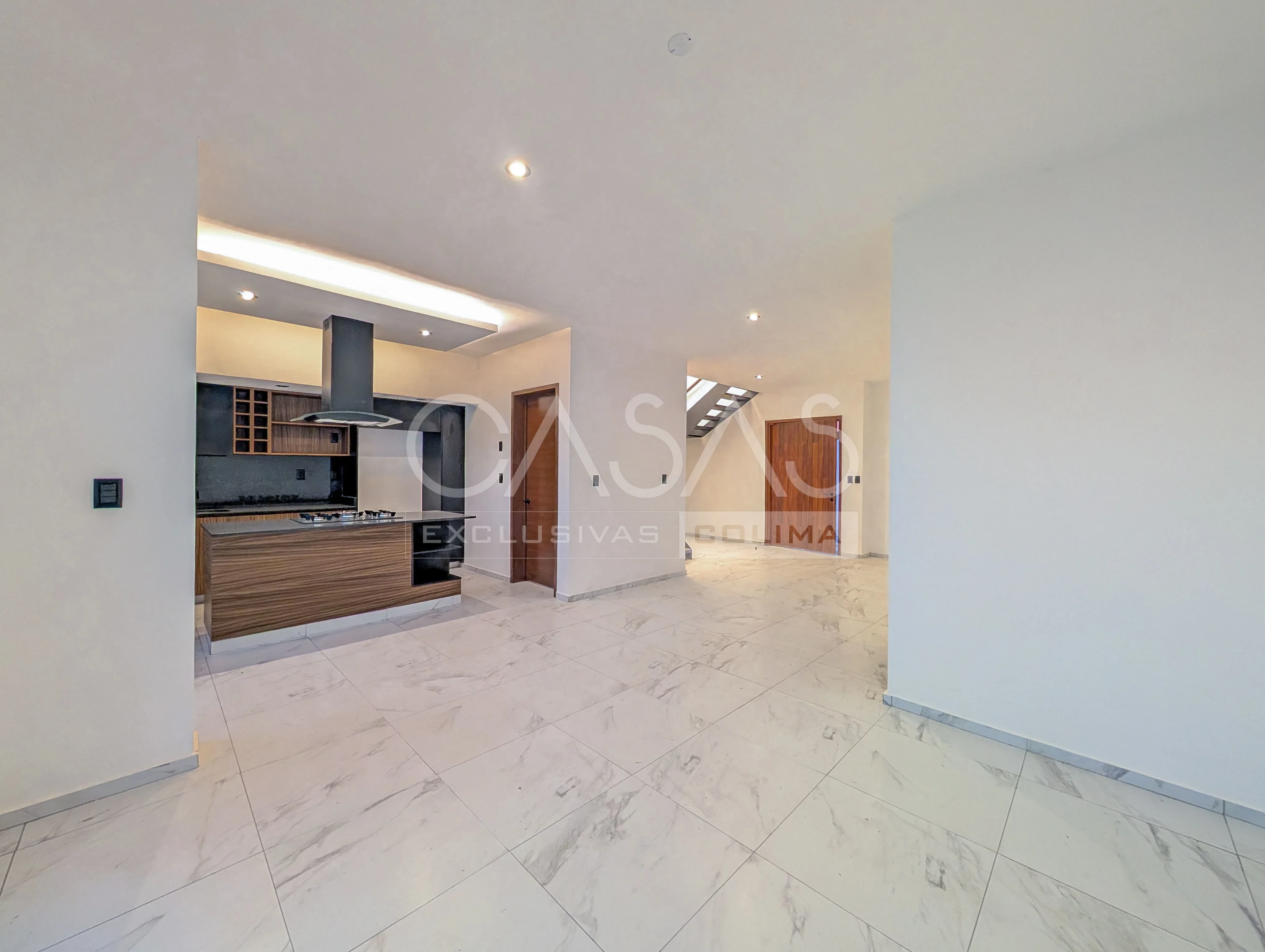 Bella casa en venta en el norte de Colima con portón automatizado 4