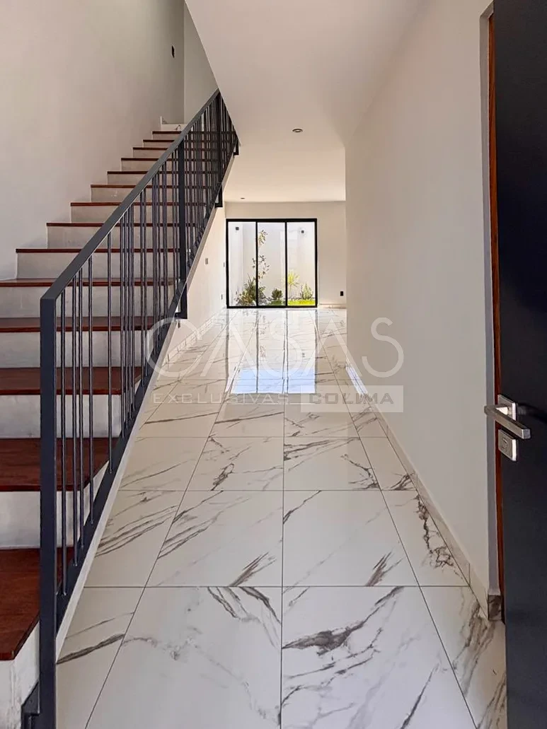 En venta preciosa casa con excelente ubicación, a sólo minutos de la Salida a Guadalajara 3